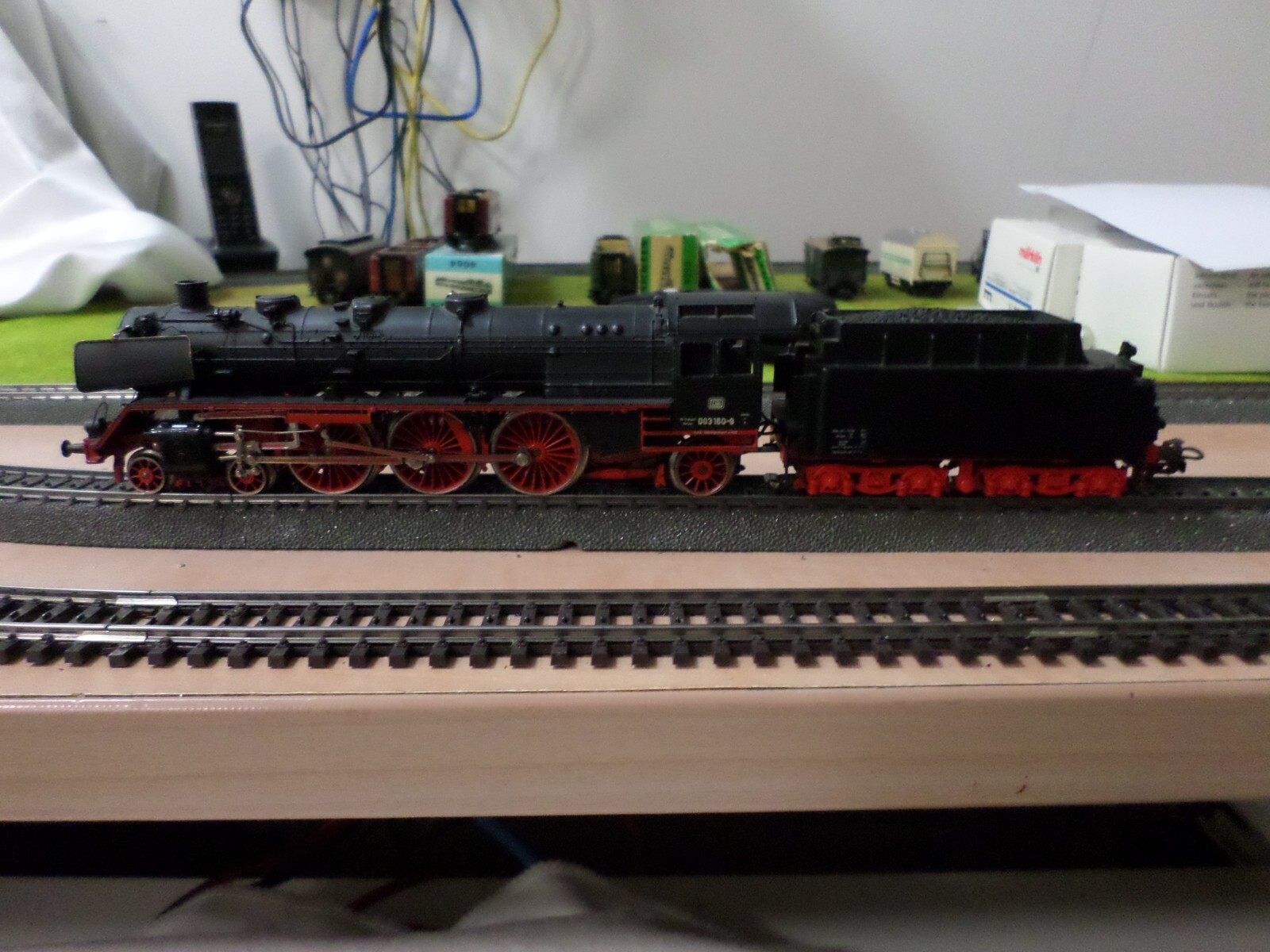 Marklin 3085 HO Steam Locomotive with Tender, 3 Rail, Analogue