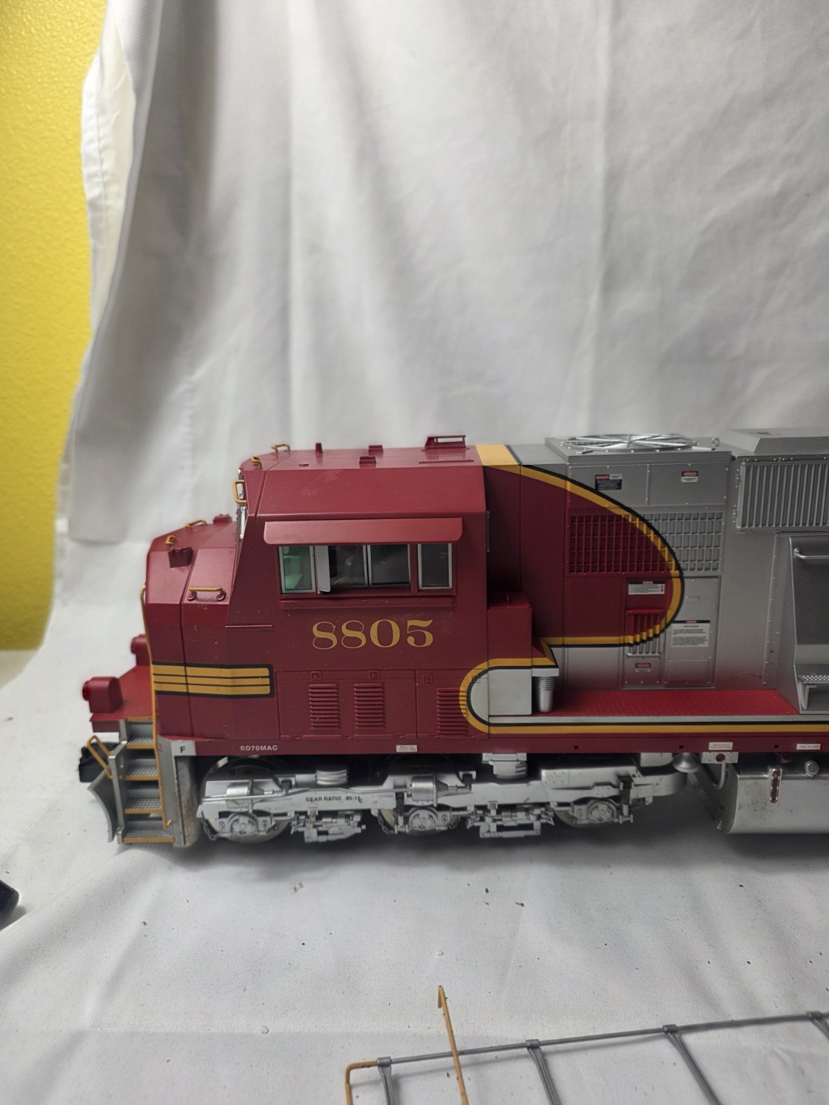 USA G scale trains SD70 Mac Santa Fe R22600 Warbonnet #8805 First Run Read Desc
