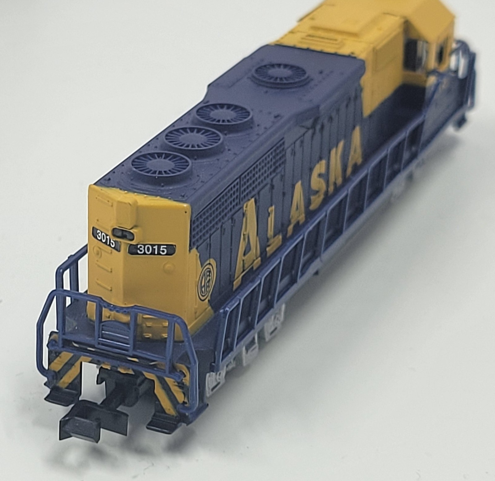 Bachmann 63598 N scale GP40 Alaska #3015 diesel locomotive