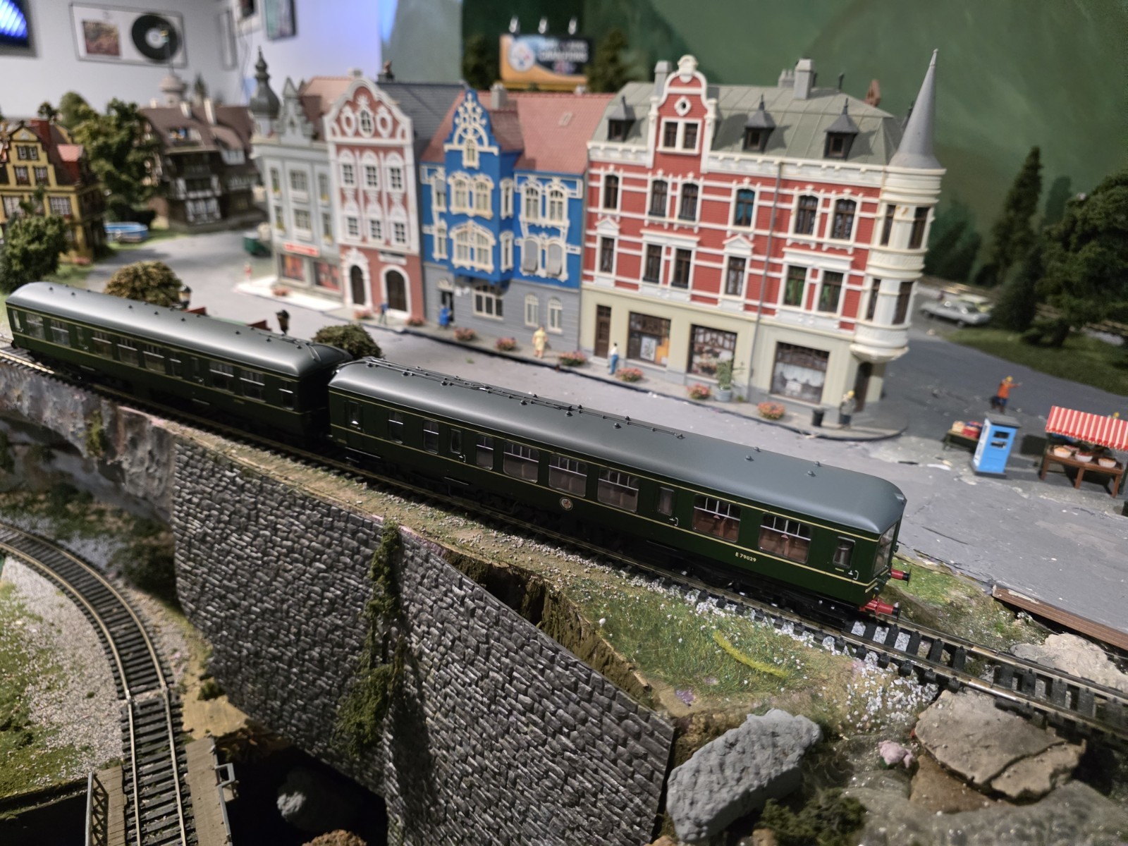 Bachmann Branchline BR Derby Two Car EMU 32-516a OO Scale DCC Ready