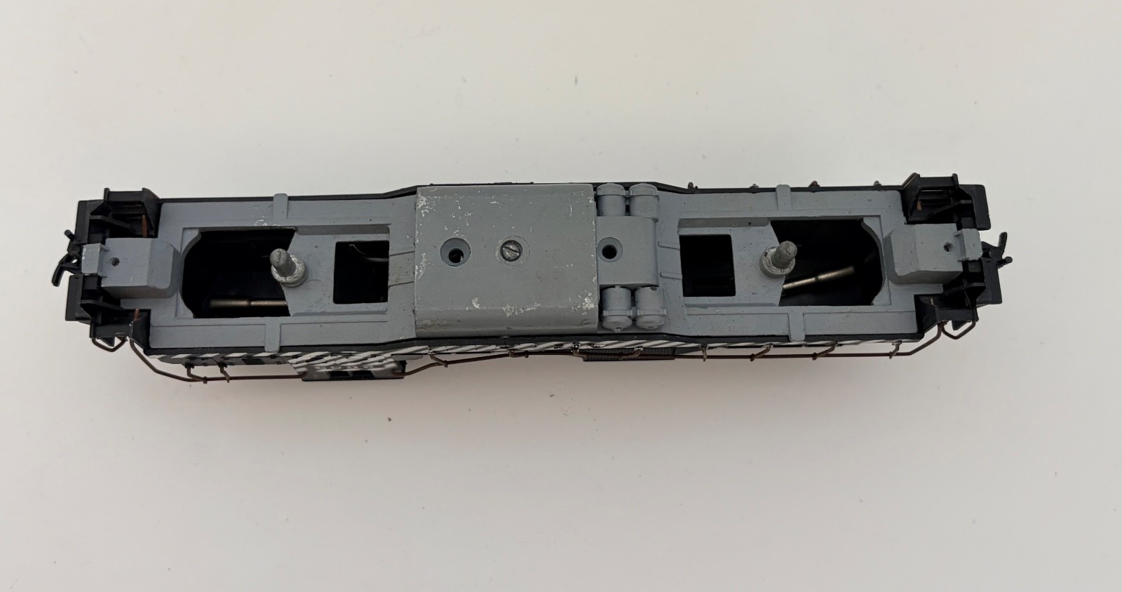Athearn HO A.T.S.F. Santa Fe Diesel Locomotive #2685 Shell w/ Chassis Vintage