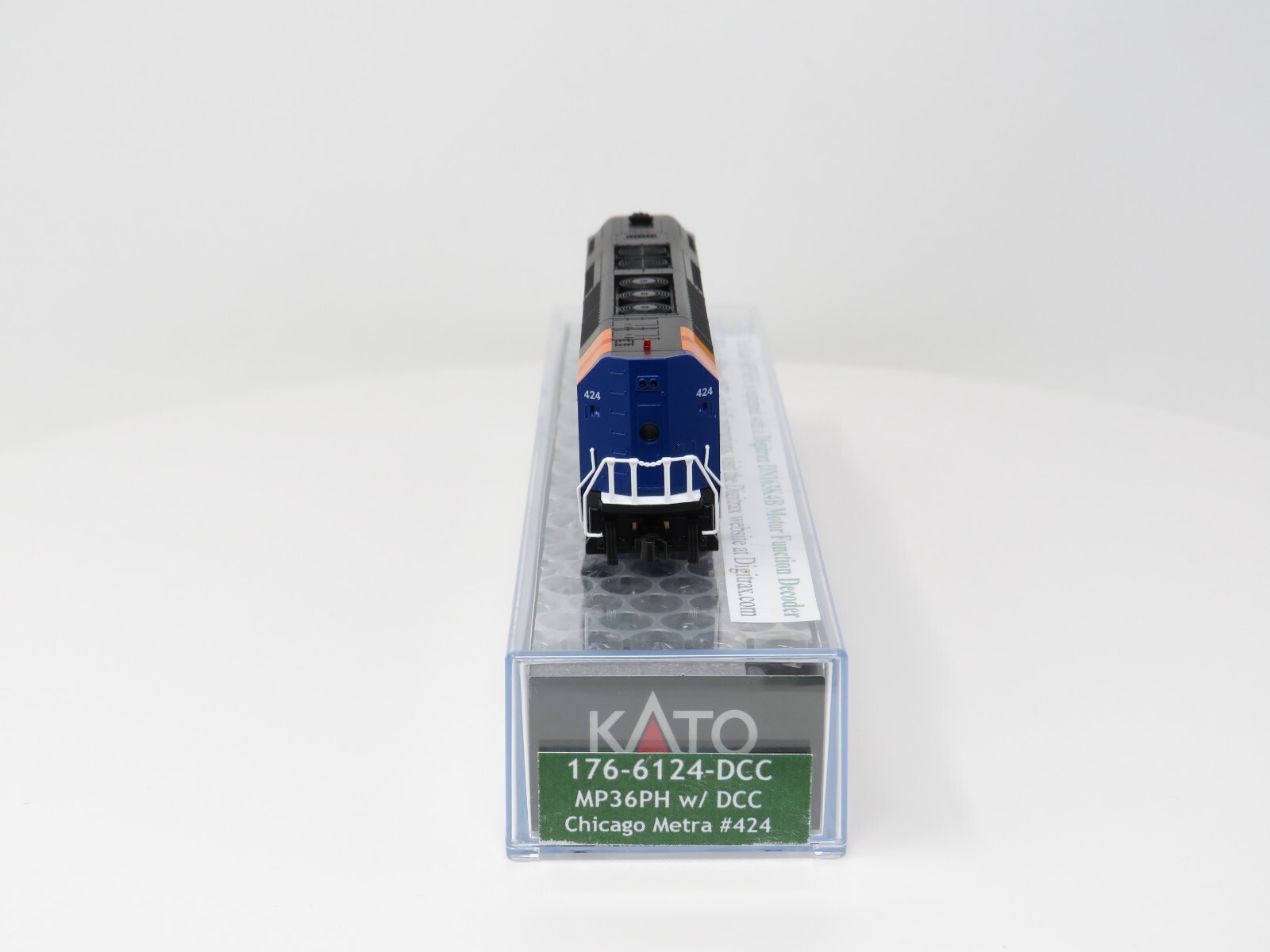 Kato N 176-6124-DCC Chicago Metra MP36PH Diesel Locomotive Commuter Passenger