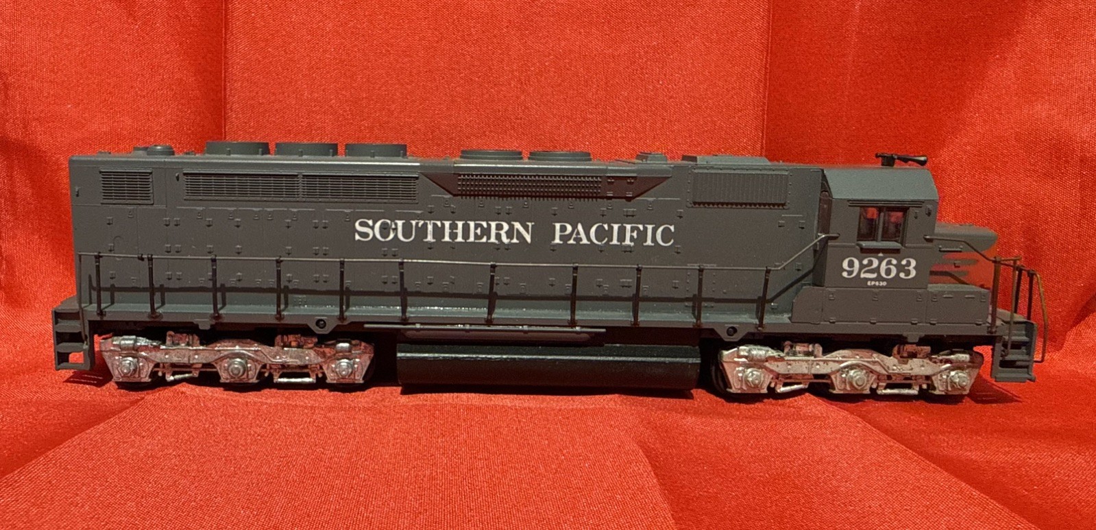 HO Athearn Southern Pacific Dummy Diesel #9263 Non Powered Read