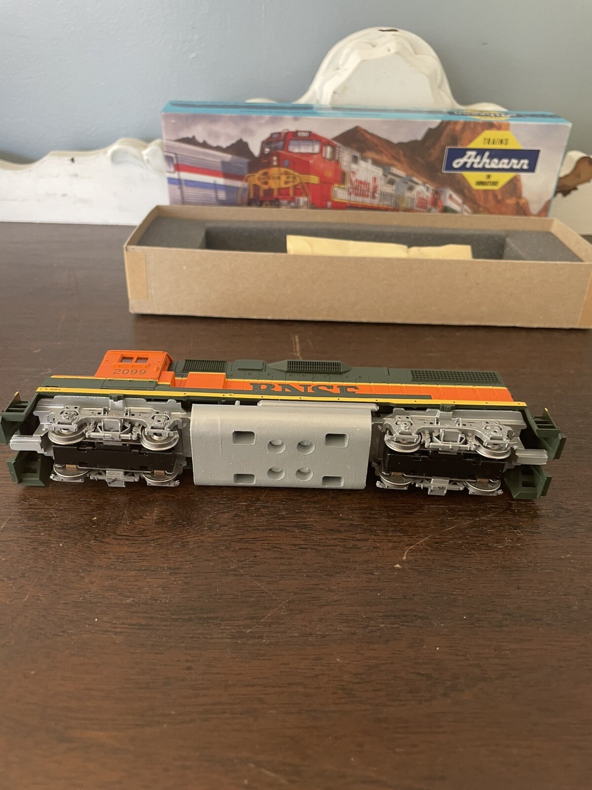 Athearn 4619 GP38-2 Powered BNSF – Green Orange 2099 HO NOS
