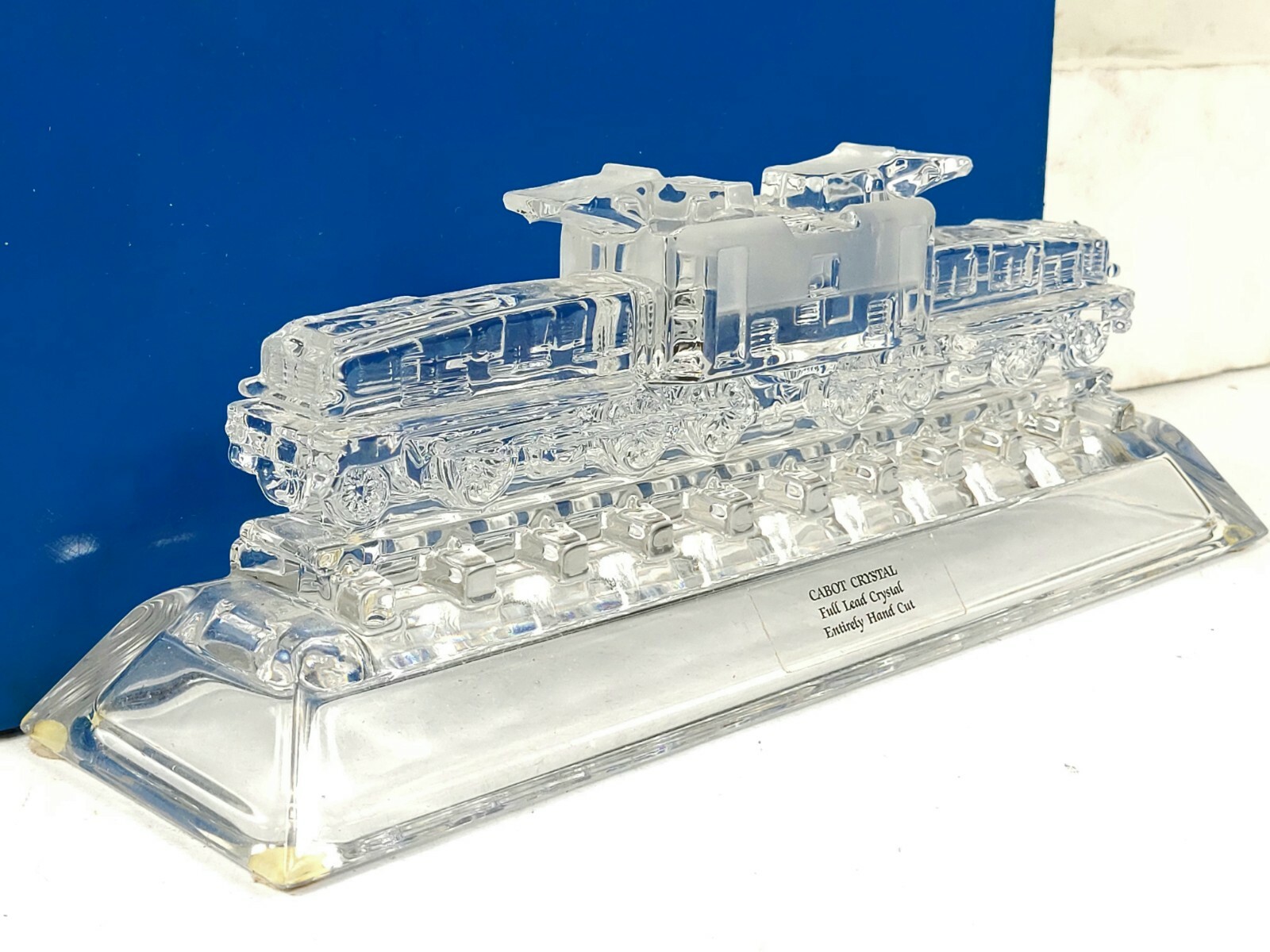 KROKODIL LOCOMOTIVE HAND CUT CABOT LEAD CRYSTAL GLASS DESK PAPERWEIGHT DISPLAY