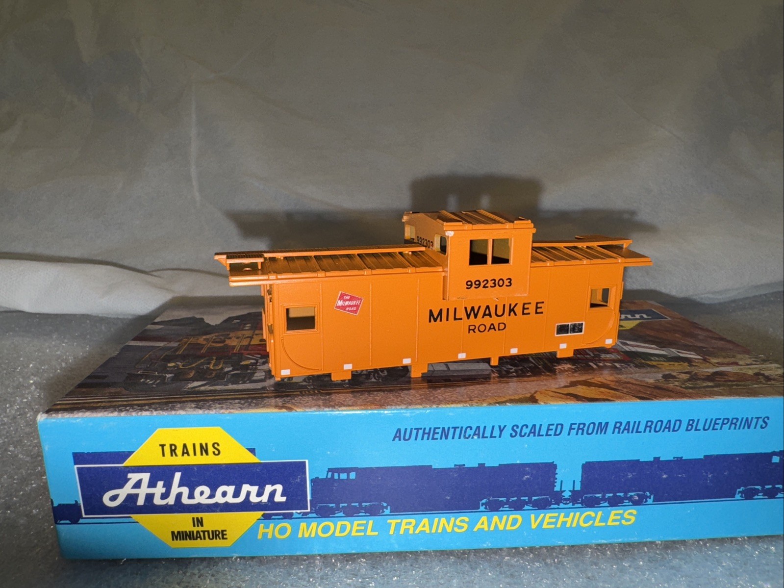 Athearn 5378 Milwaukee 992303 Wide View Caboose