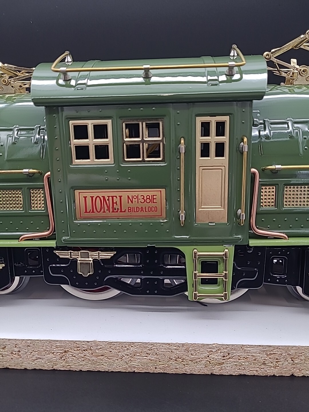 Lionel 6-13102 Standard Gauge Classics 381E Locomotive Two tone green