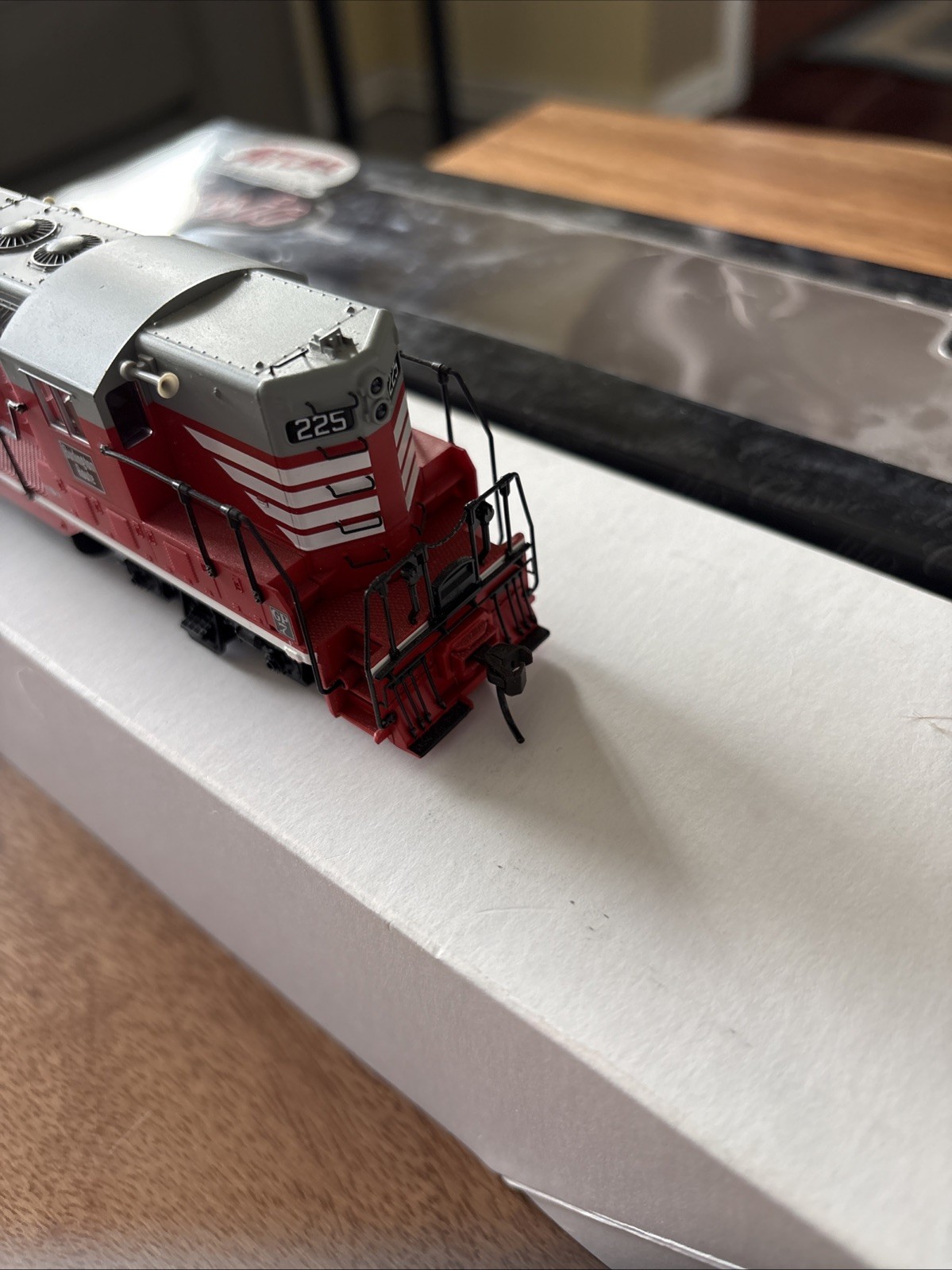 HO Atlas Classic 8430 Chicago Burlington Route GP7 Locomotive #225 L/N
