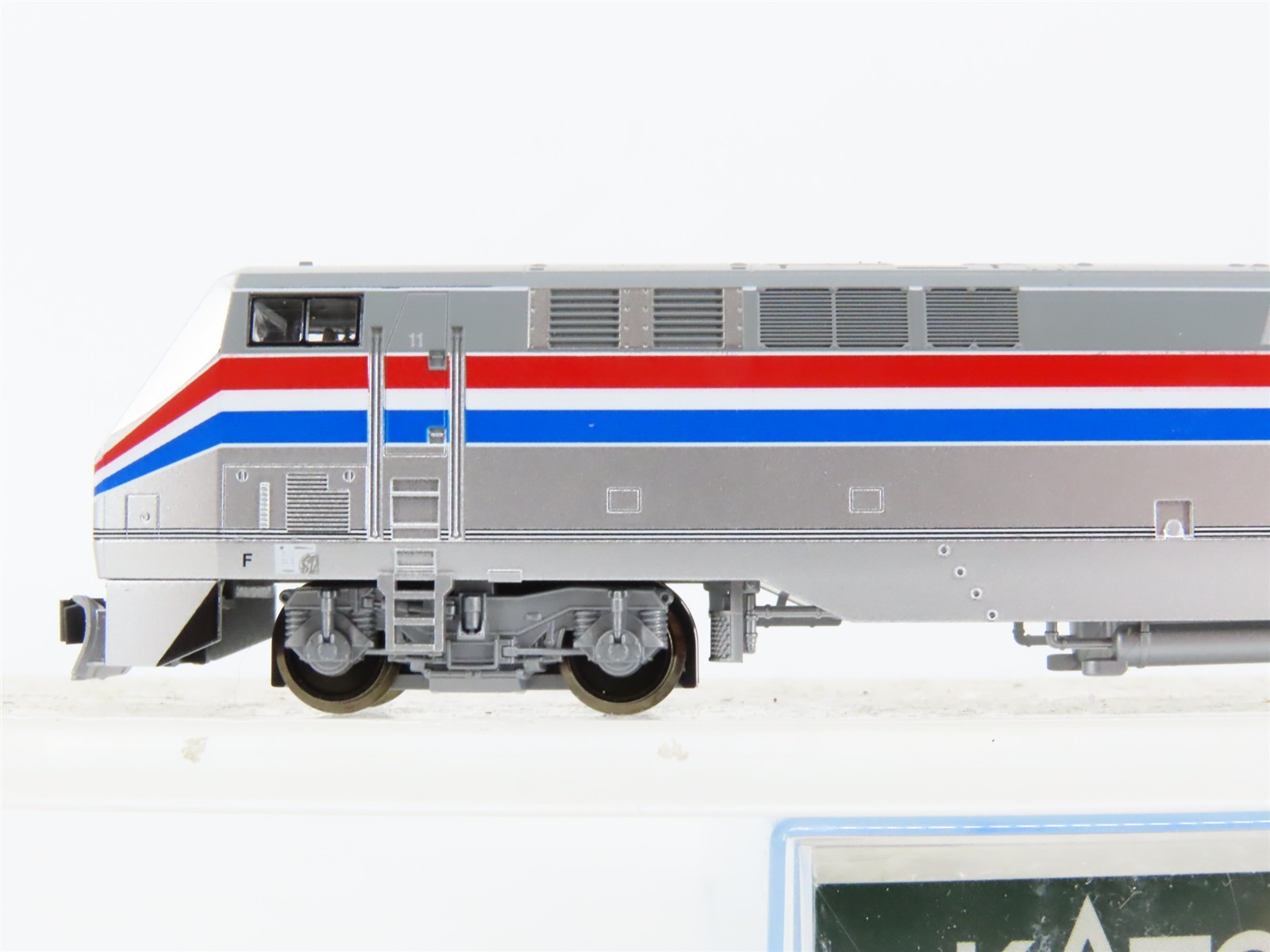 N Scale Kato 176-6001 Amtrak Phase II P42DC Diesel Locomotive #11