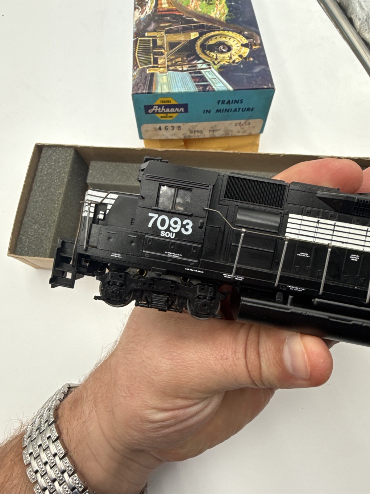 ATHEARN 4630 HO SCALE NORFOLK SOUTHERN GP50 POWERED DIESEL LOCOMOTIVE #7093