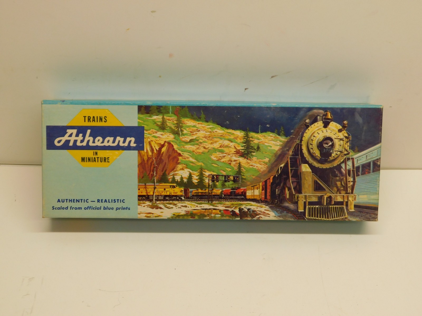 Athearn Blue Box Burlington Northern SD40-2 Diesel Engine #6784-Unpowered Dummy