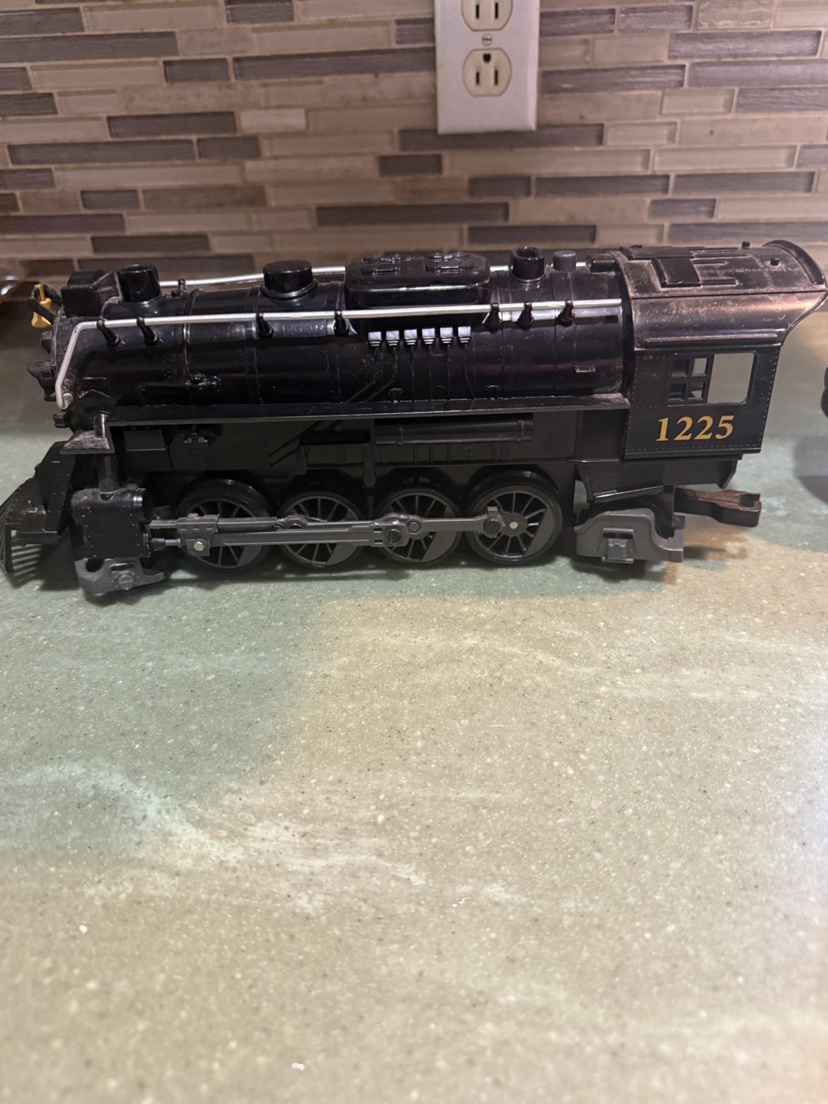 4 pc Lionel Polar Express Train Engine Locomotive 1225 untested