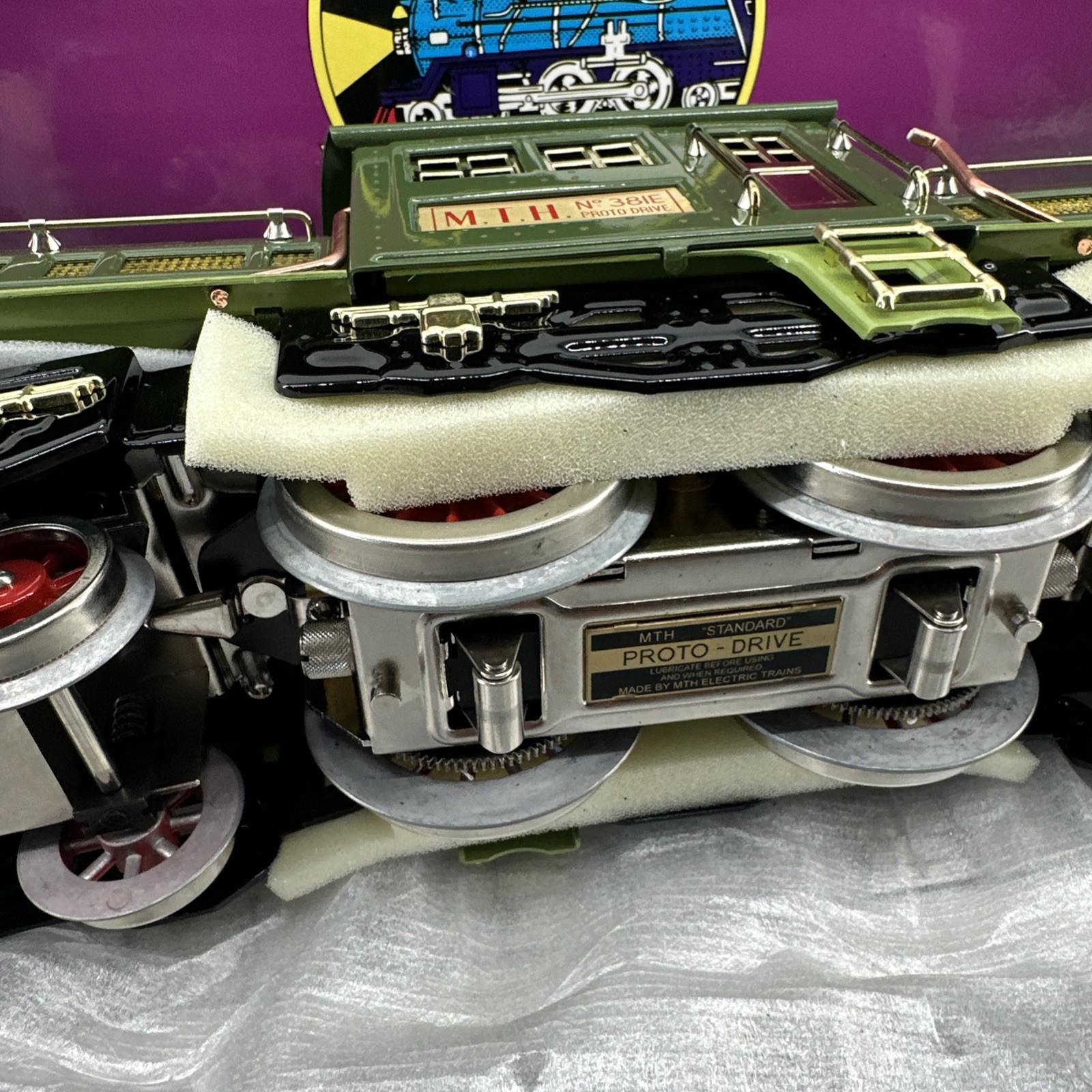 381e standard gauge electric locomotive two-tone green contemporary version item