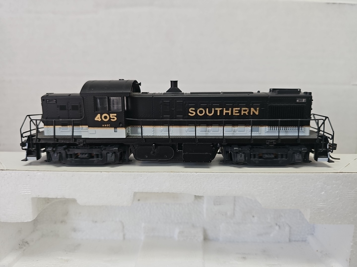 Atlas 8121 Southern RS-1 Diesel Locomotive Original Box Mint