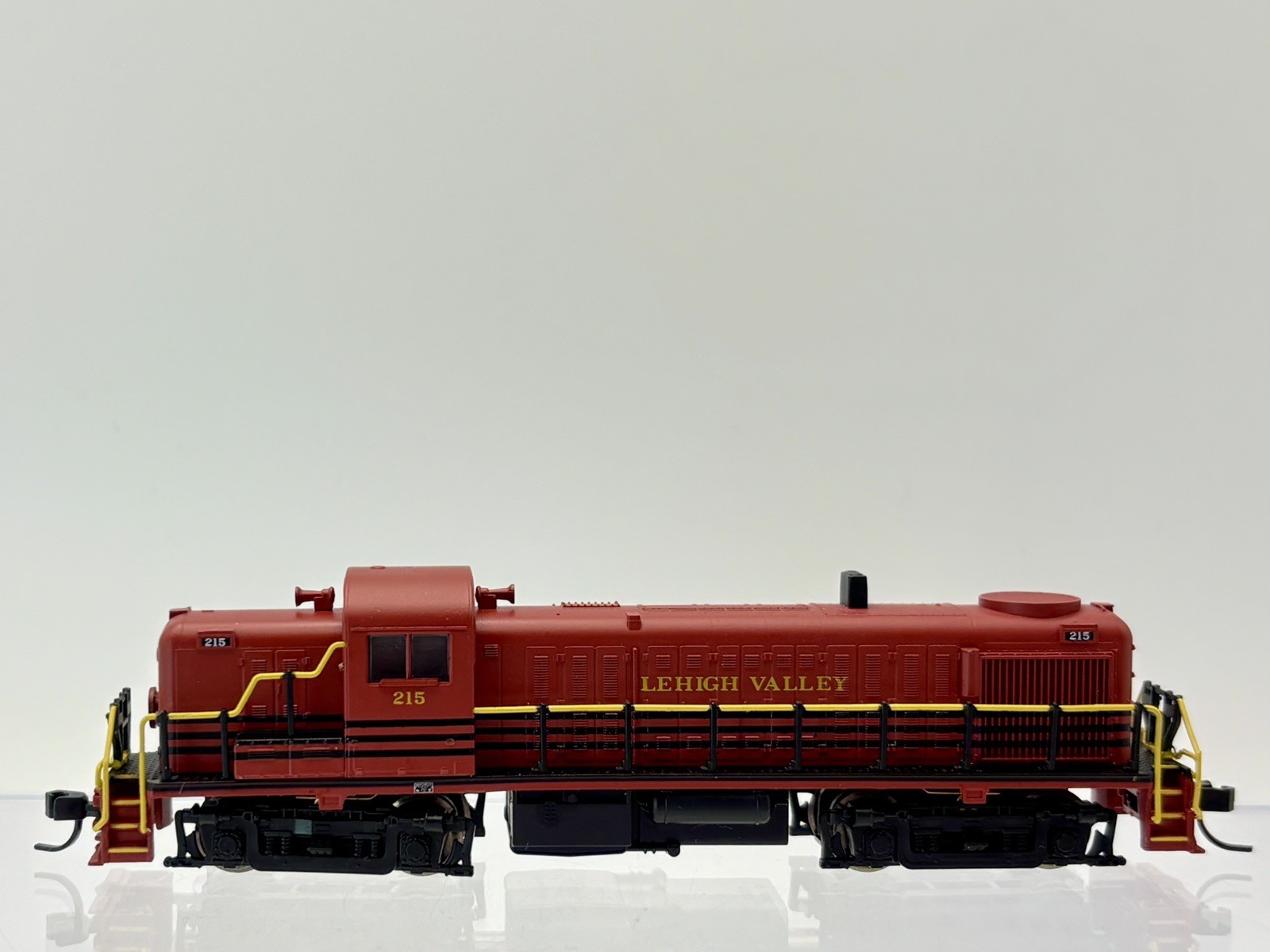 N Scale Atlas Classic 42101 Lehigh Valley RS3 Diesel Locomotive LV #215