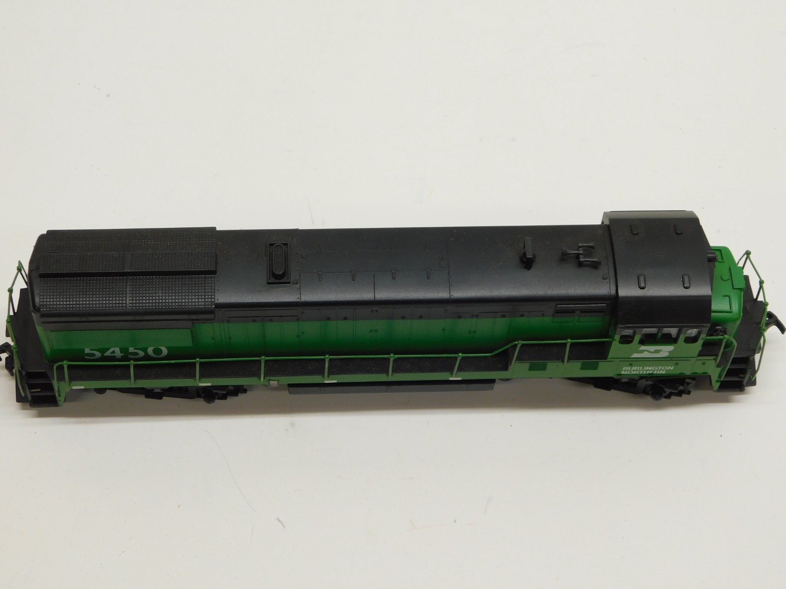 Athearn HO Blue Box Burlington Northern U30 Diesel Engine #5450-Unpowered Dummy