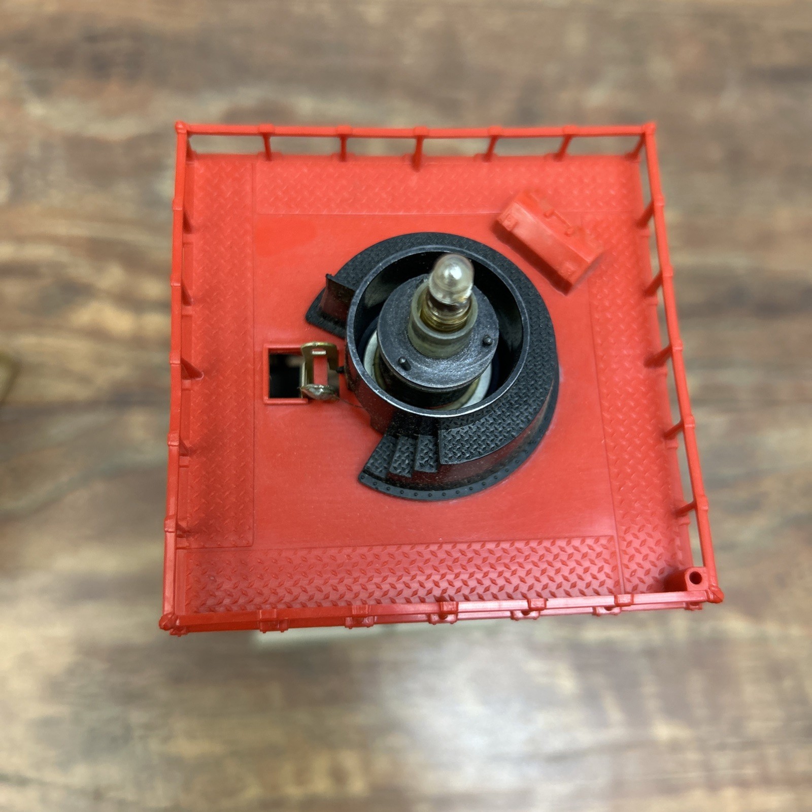 LIONEL Original POSTWAR 494 RED Black ROTATING BEACON RARE 1960 See Photos