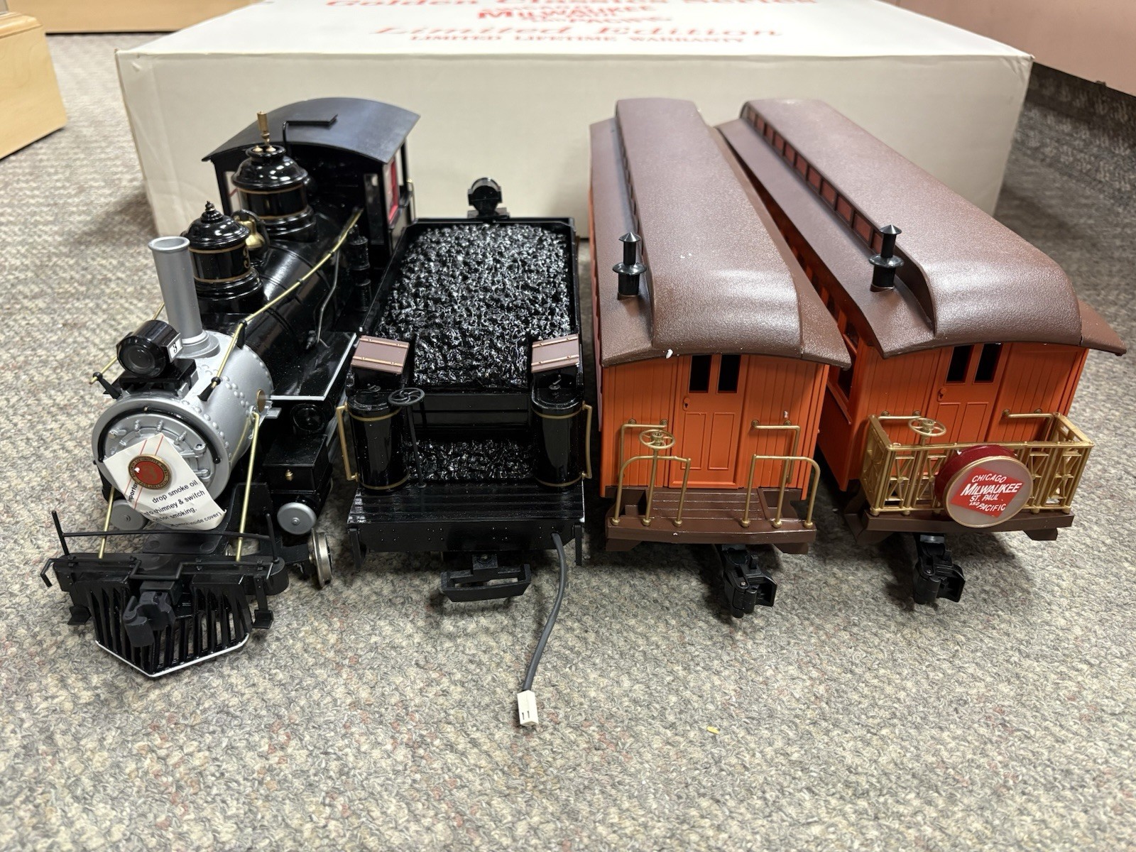 + Bachmann G Scale Golden Classic Chicago Milwaukee Locomotive Passenger Set