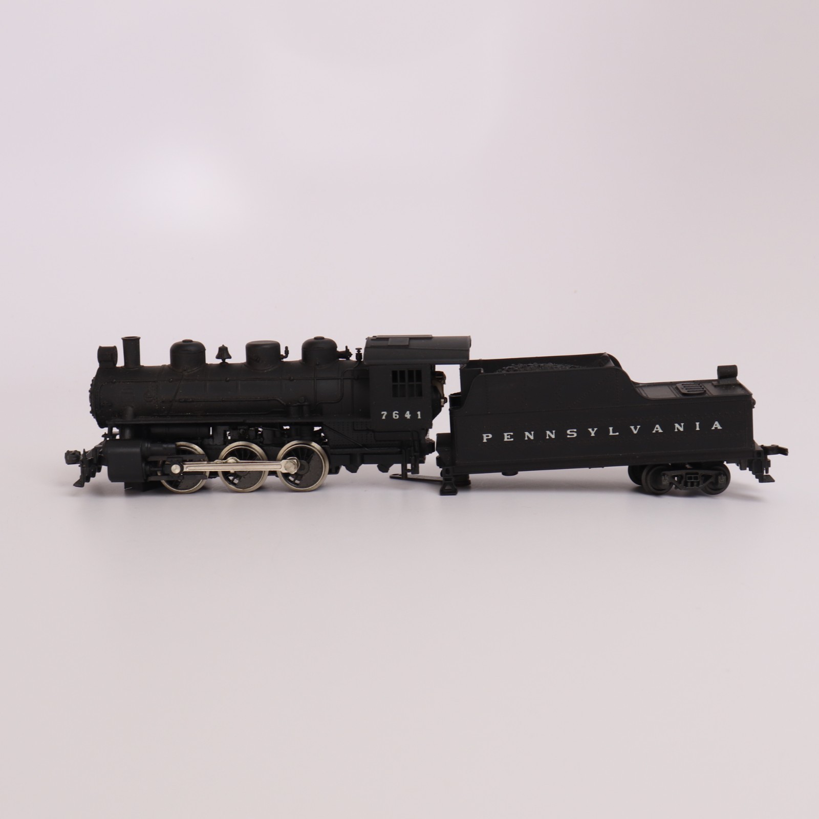 AHM HO scale Southern Pacific EMD E8/E9 Locomotive