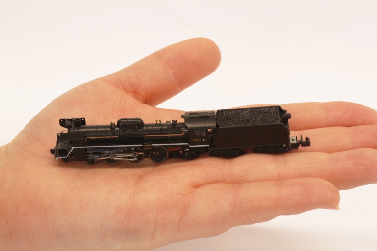 Rokuhan Z gauge T027-2 JNR C57 type steam locomotive 111 type gate differential