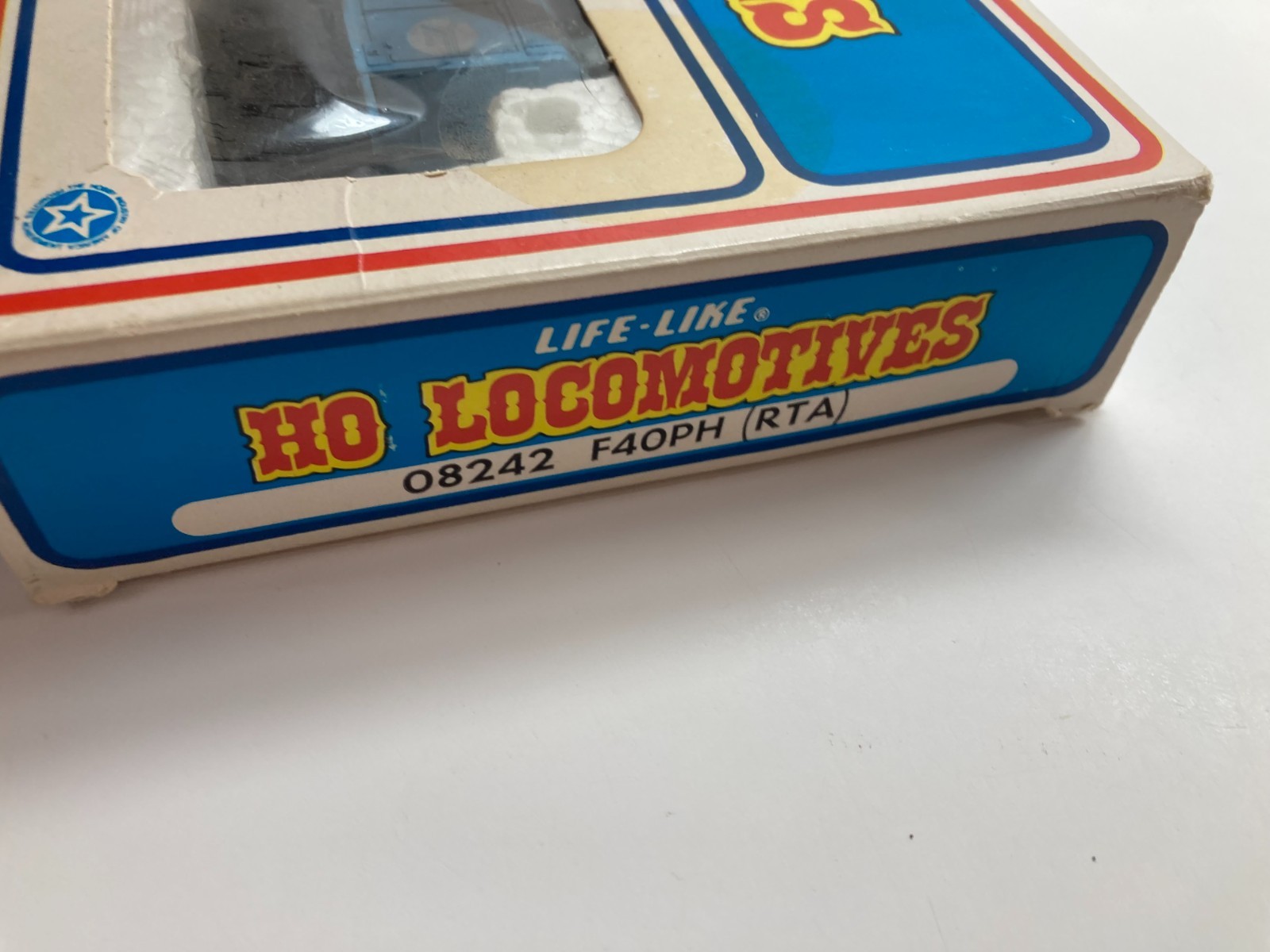HO Life-Like Deisel Locomotive 08242 F40PH ( RTA) Regional Transit Blue