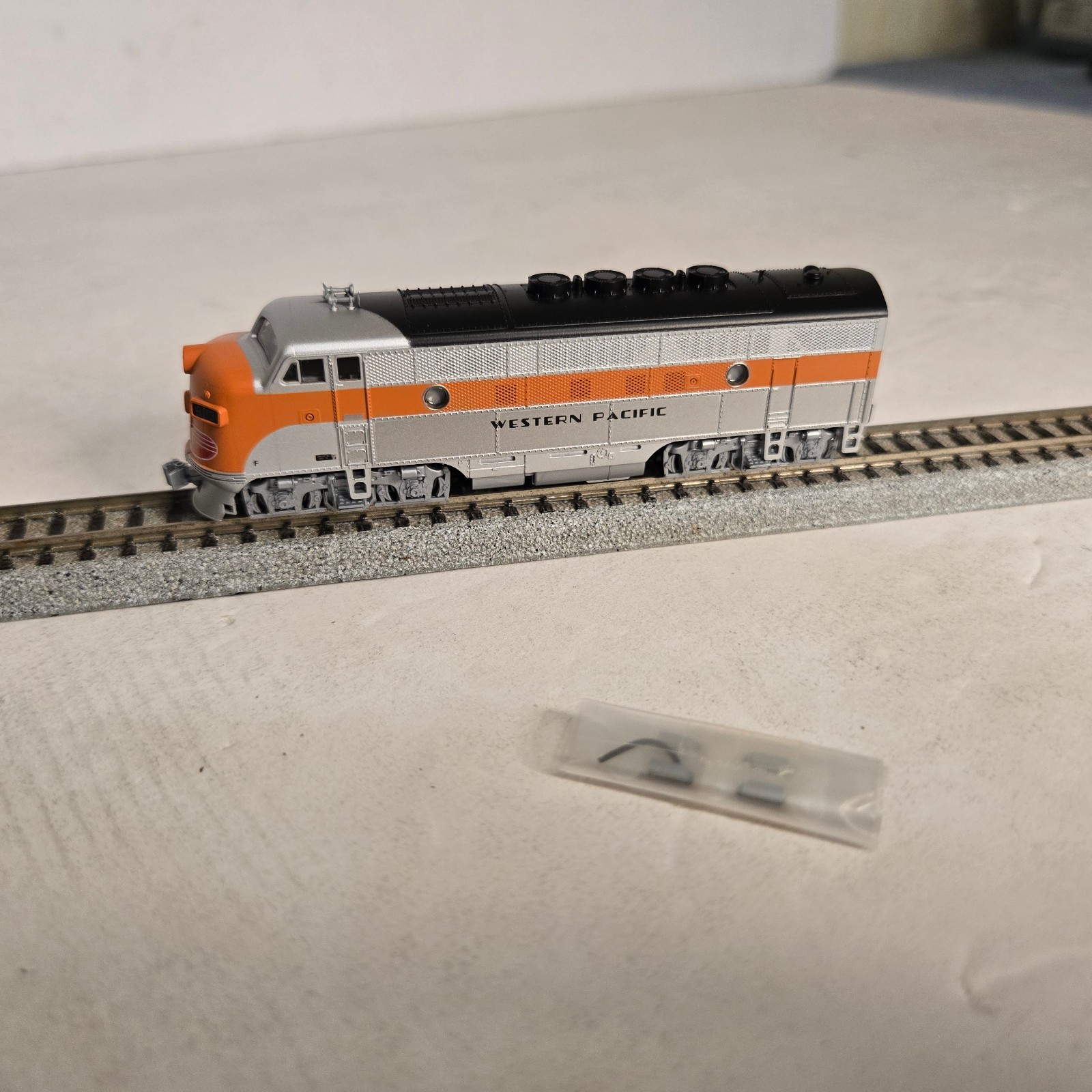 Kato 176-1203 N Scale Western Pacific EMD F3-A Loco. Runs.