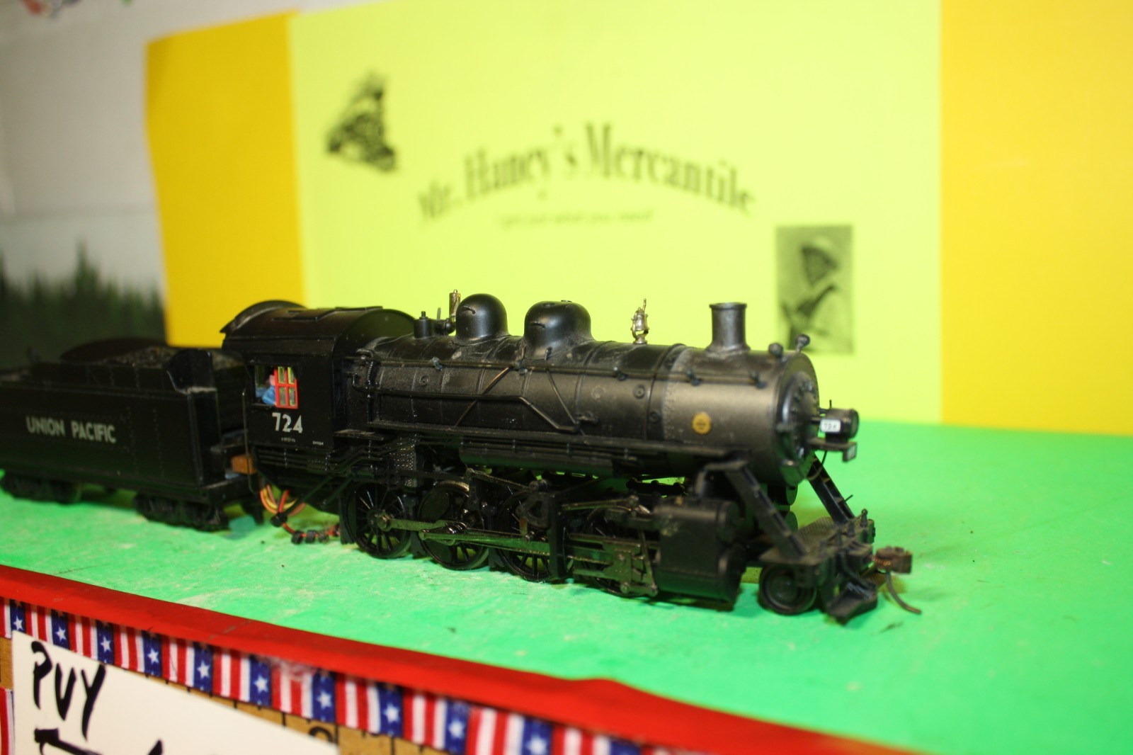 HO Scale Bachmann Spectrum *UNION PACIFIC 2-8-0 Locomotive #724 & Tender