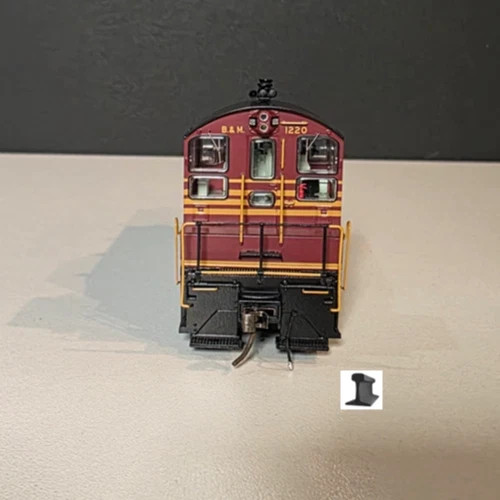 Rapido ~ HO Scale ~ EMD SW9 ~ Boston & Maine #1224 ~ DC/DCC Sound ~ 027567