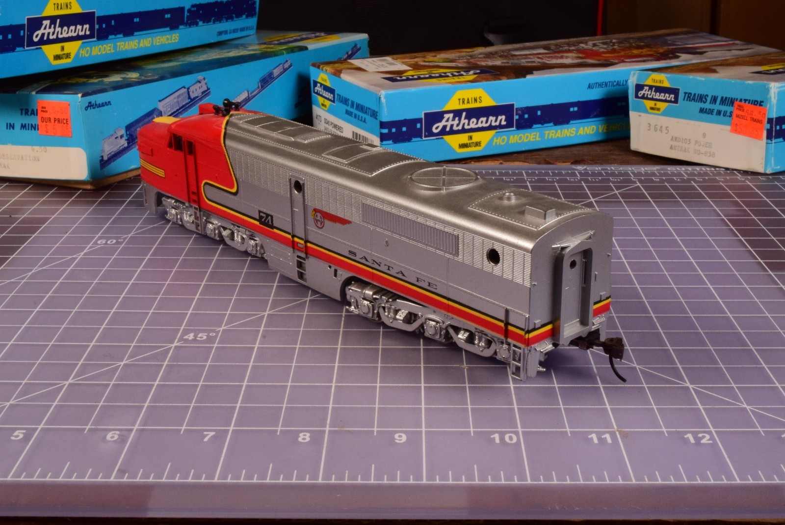 near TrkRdy 14.9 oz Good Working Condition Santa Fe PA1 Warbonnet 6 axle 2ND