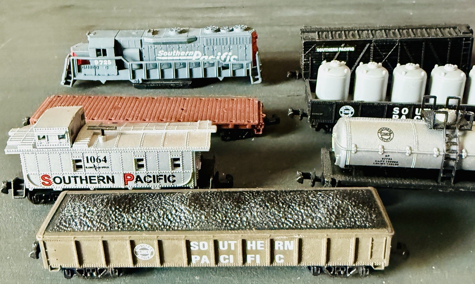 SOUTHERN PACIFIC LOCOMOTIVE ENGINES Cars Lot High Speed Toy Train & Parts