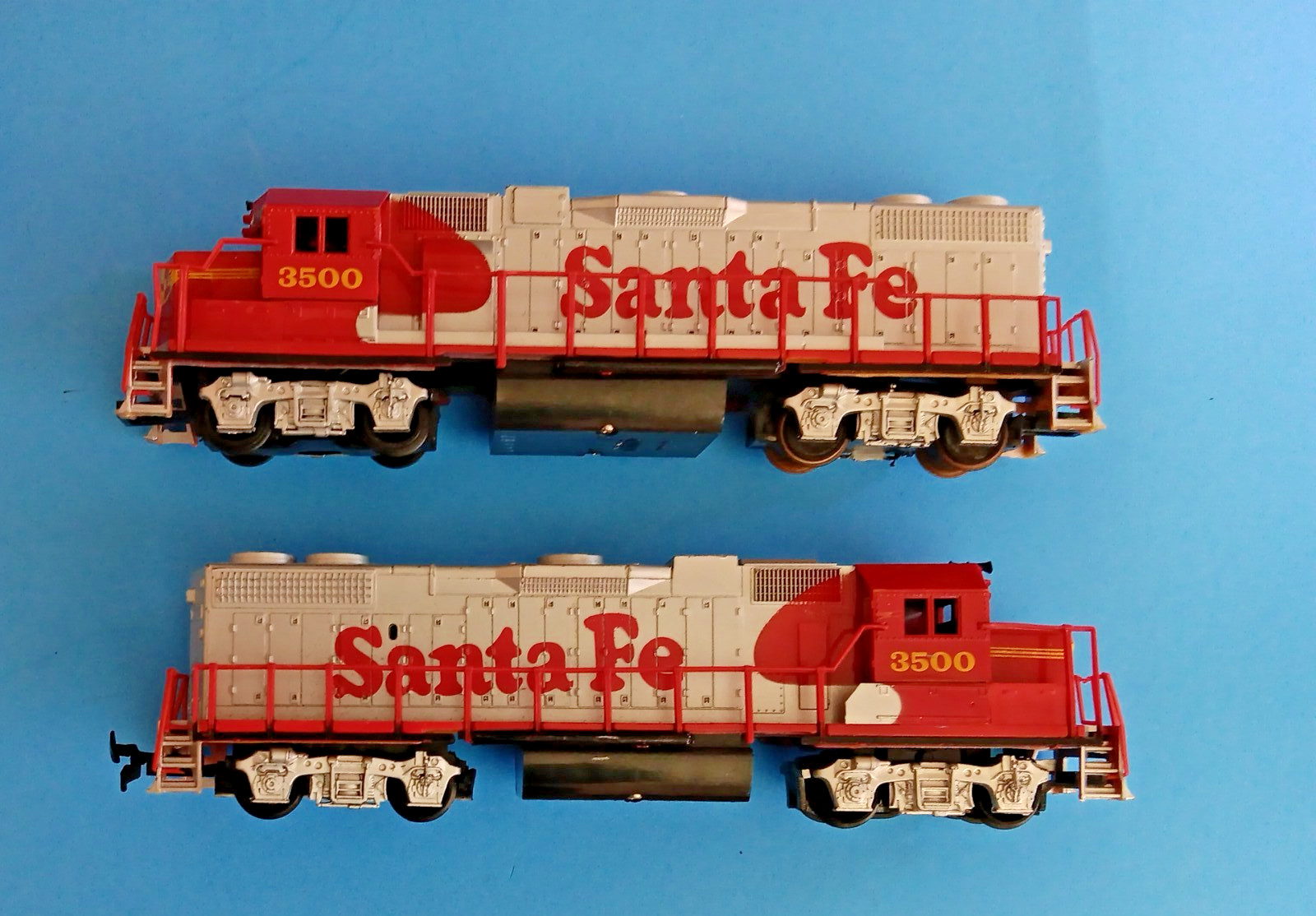 Life Like Trains Santa Fe 3500 Locomotive HO Scale with Dummy Train and others