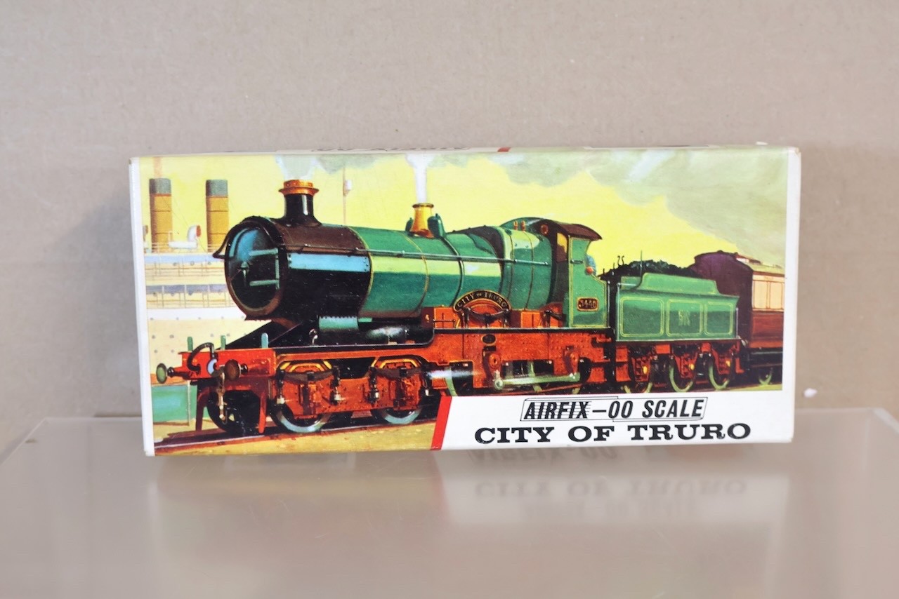 AIRFIX R302 OO GAUGE GWR 4-2-2 CITY of TRURO LOCOMOTIVE 3440 MODEL KIT op