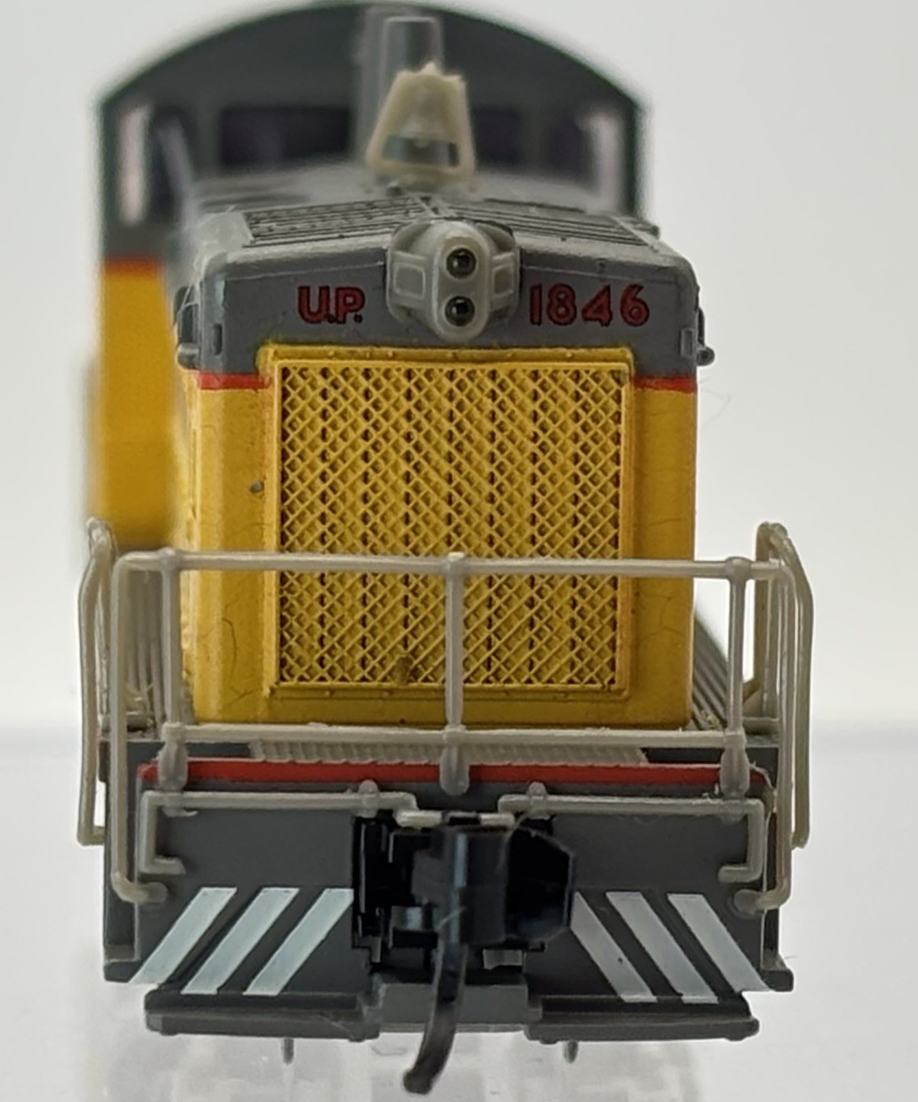 N Scale Lifelike 7898 Union Pacific SW9/1200 Diesel Switcher Locomotive UP #1846