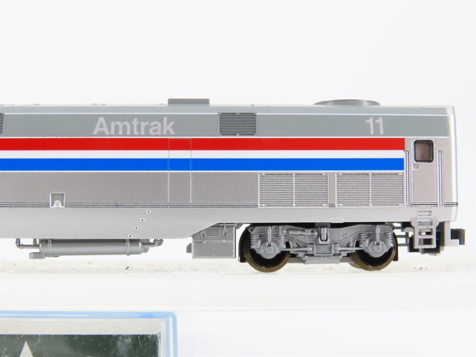 N Scale Kato 176-6001 Amtrak Phase II P42DC Diesel Locomotive #11