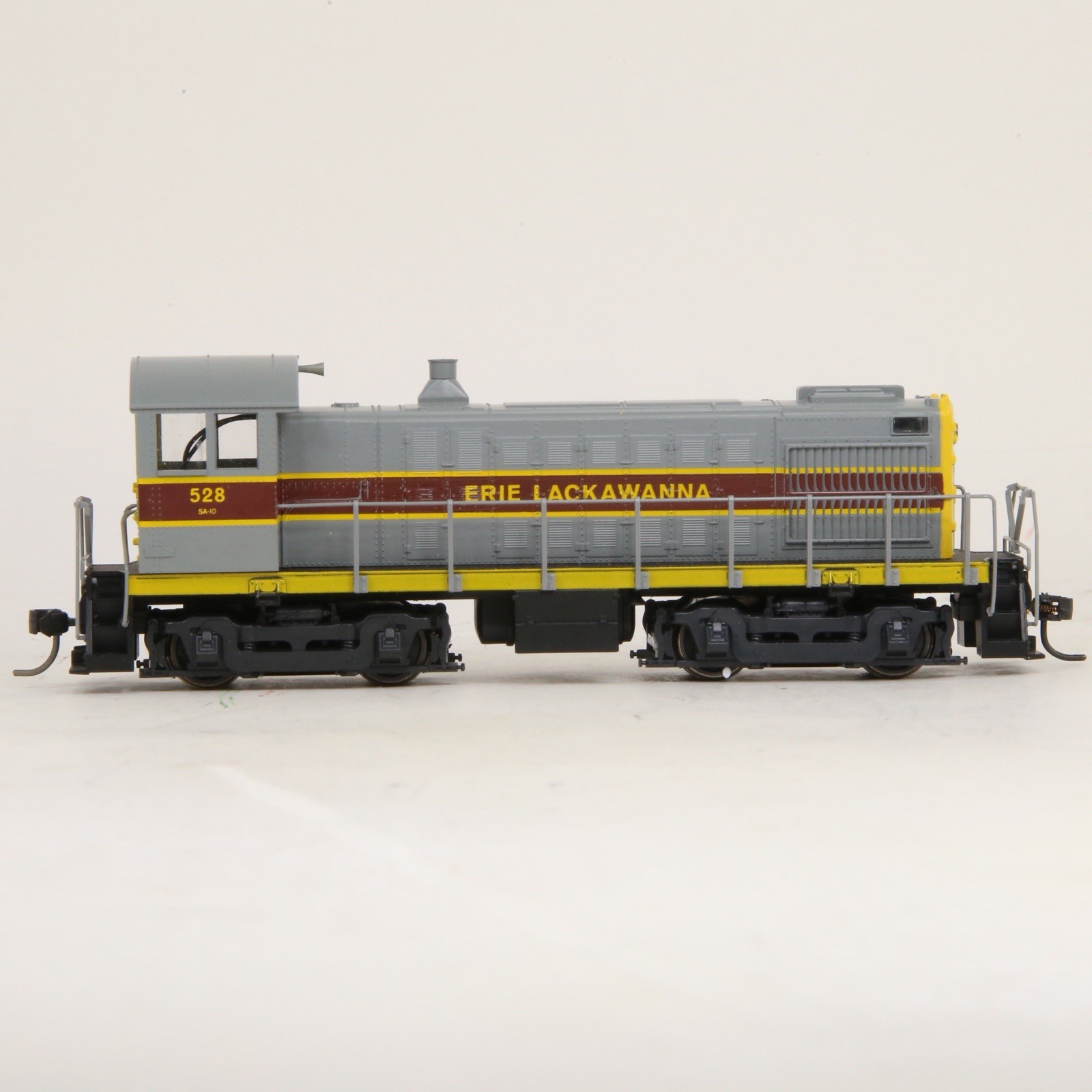 Atlas HO Erie Lackawanna EL #528 Alco S-4 DC Powered