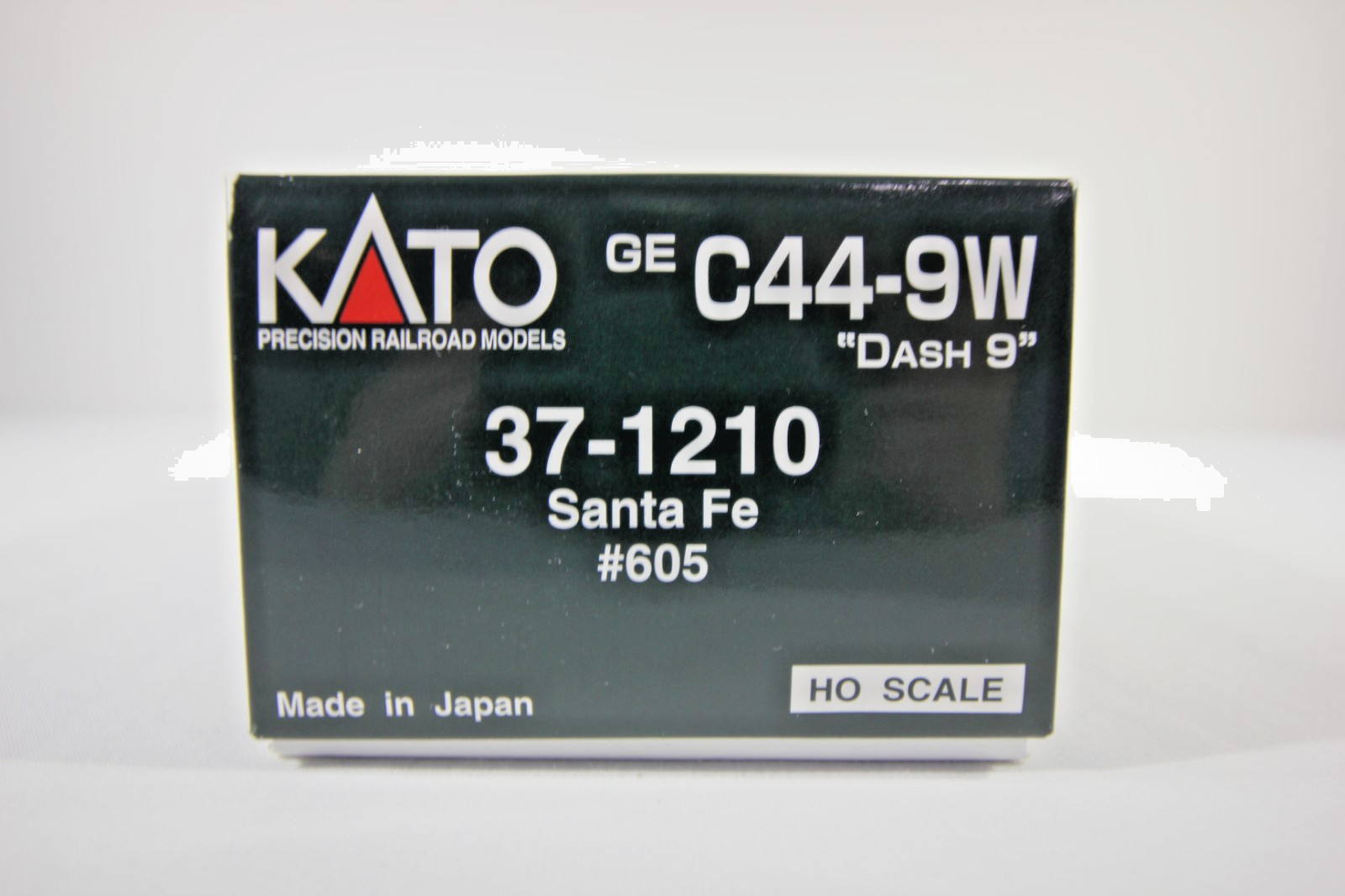 KATO HO GE C44-9W Dash 9 Santa Fe #605 37-1210 New in Box Complete