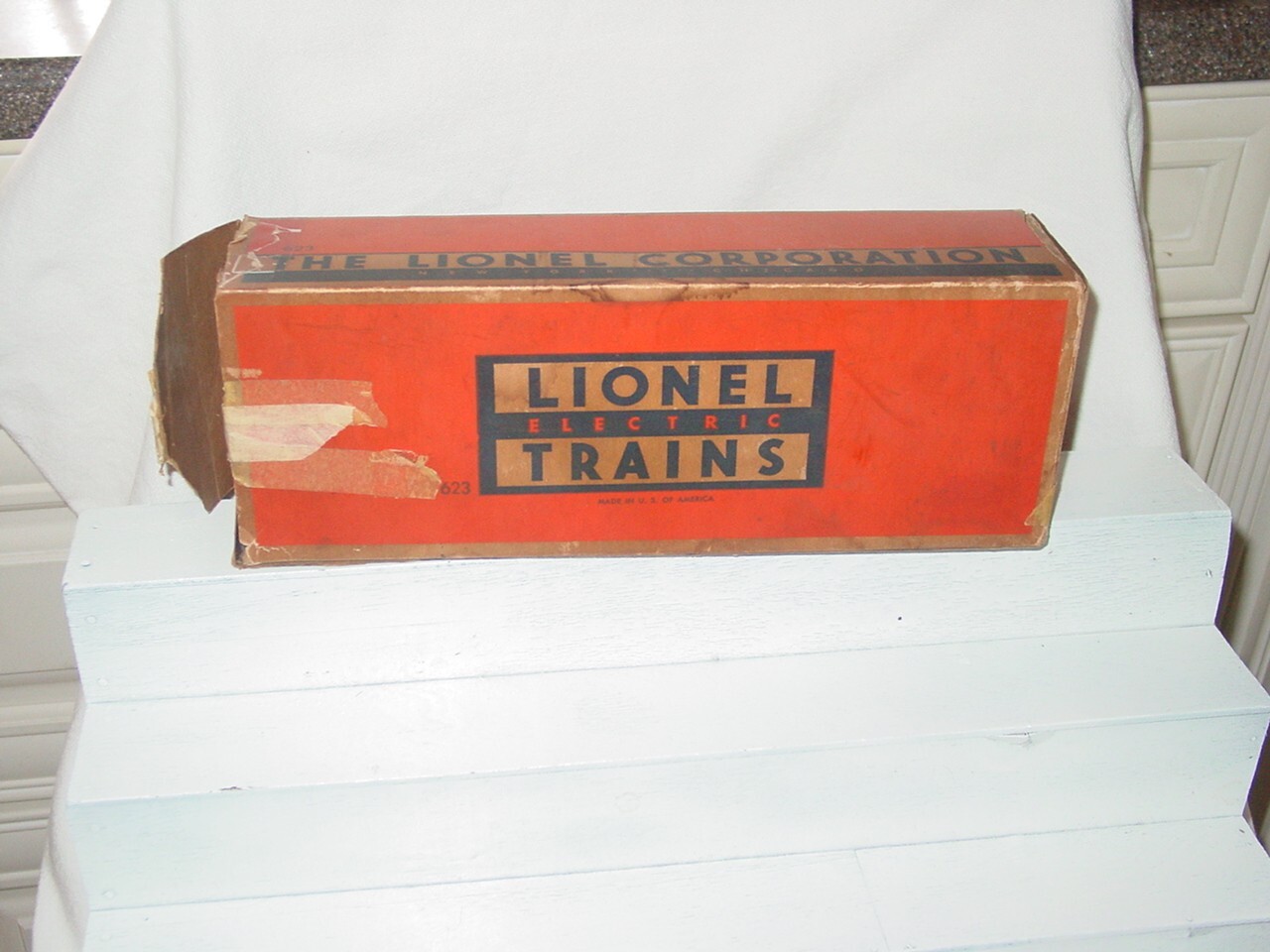 LIONEL POST-WAR 623 A.T. & S.F. DIESEL SWITCHER- BOX & Insert Runs Great