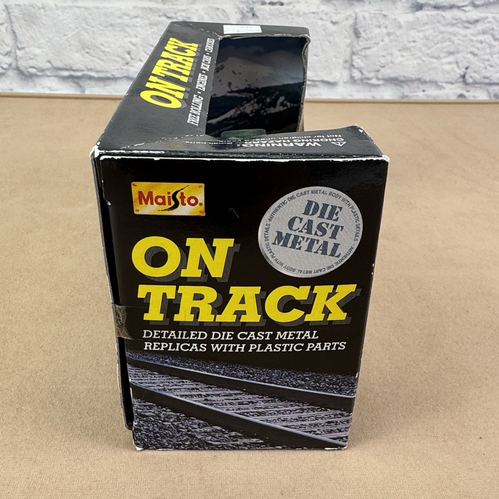 Maisto On Track Die Cast Train Replicas w/ Track Burlington Northern Engine