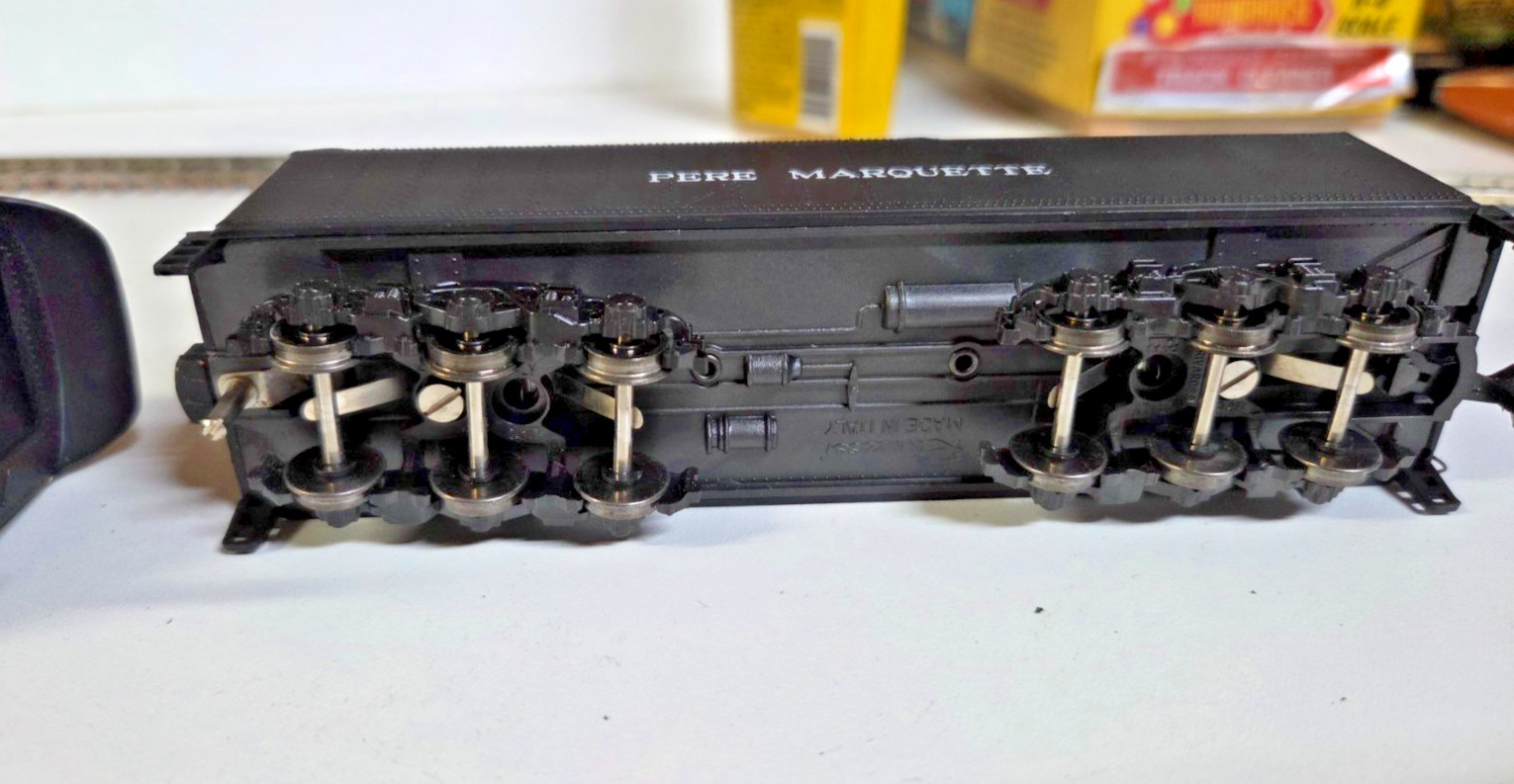 HO Rivarossi R54236 2-8-4 Steam Locomotive, Berkshire – Pere Marquette – In Box