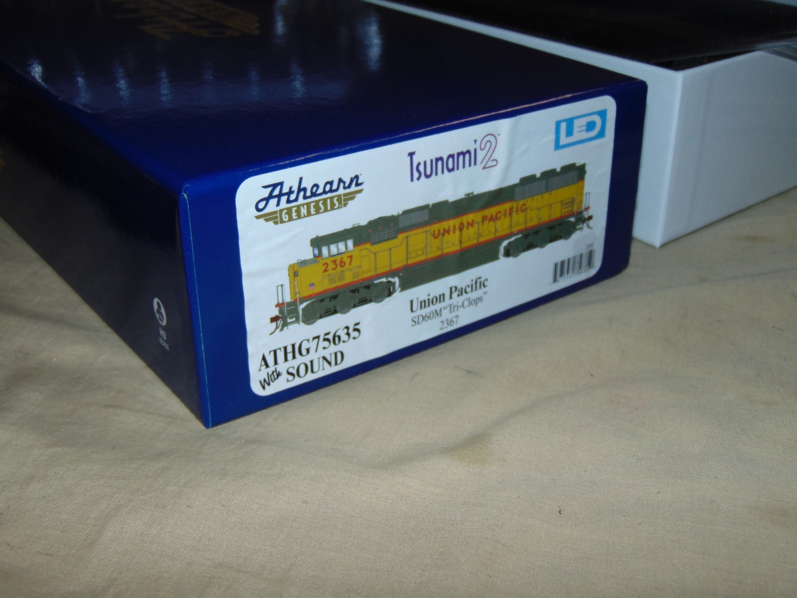 ATHEARN GENESIS HO 75635 UNION PACIFIC SD60M TRI CLOPS + DCC & SOUND -BRAND NEW