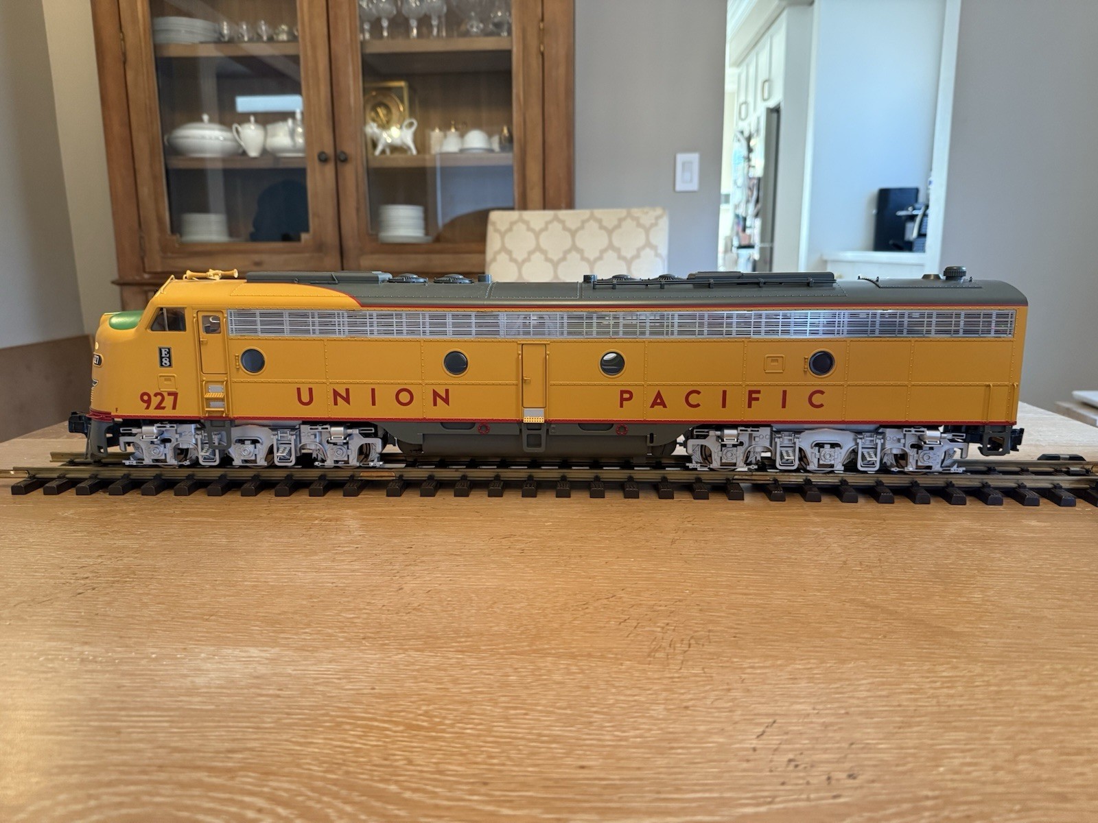 Aristo-Craft Union Pacific E8 ART-23603 In Excellent Condition – NEW