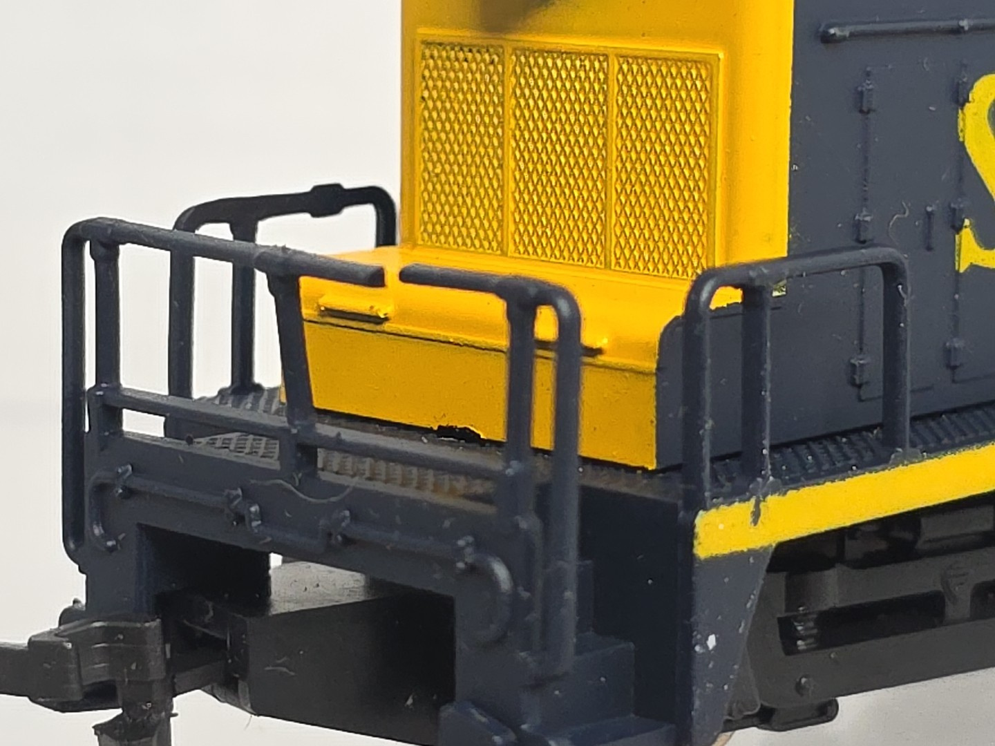 AHM Ho Scale 5014e Santa FE 2325 Switcher Diesel Loco LNIB Runs Well