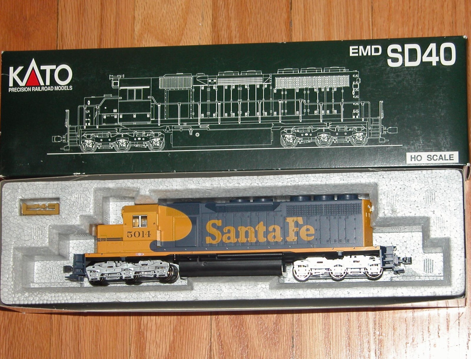 HO KATO 37-6328 EMD SD40 SANTA FE # 5014