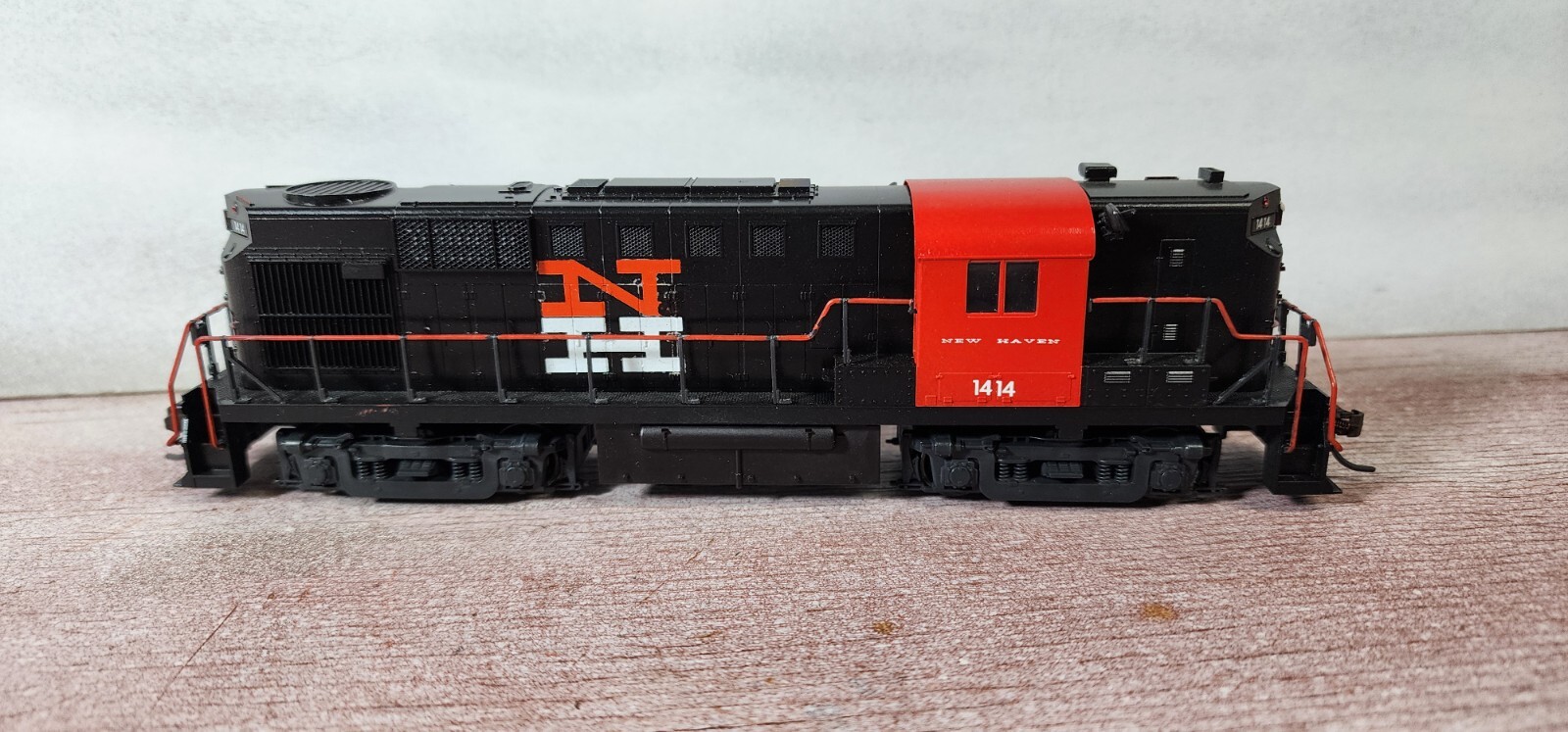 New Haven RR ALCO RS-11 Diesel Locomotive 1414 Atlas Yellow Box Custom Painted