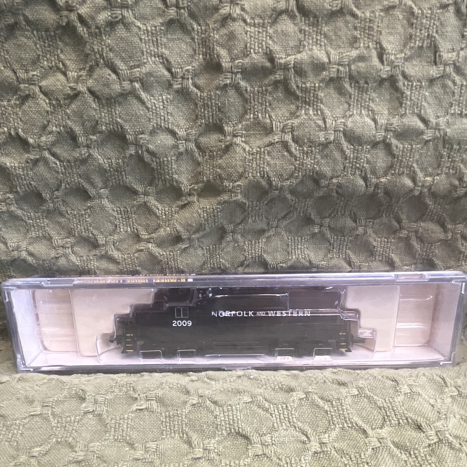 Life-Like N Scale Diesel Locomotive Norfolk and Western #2009 MPN 7249