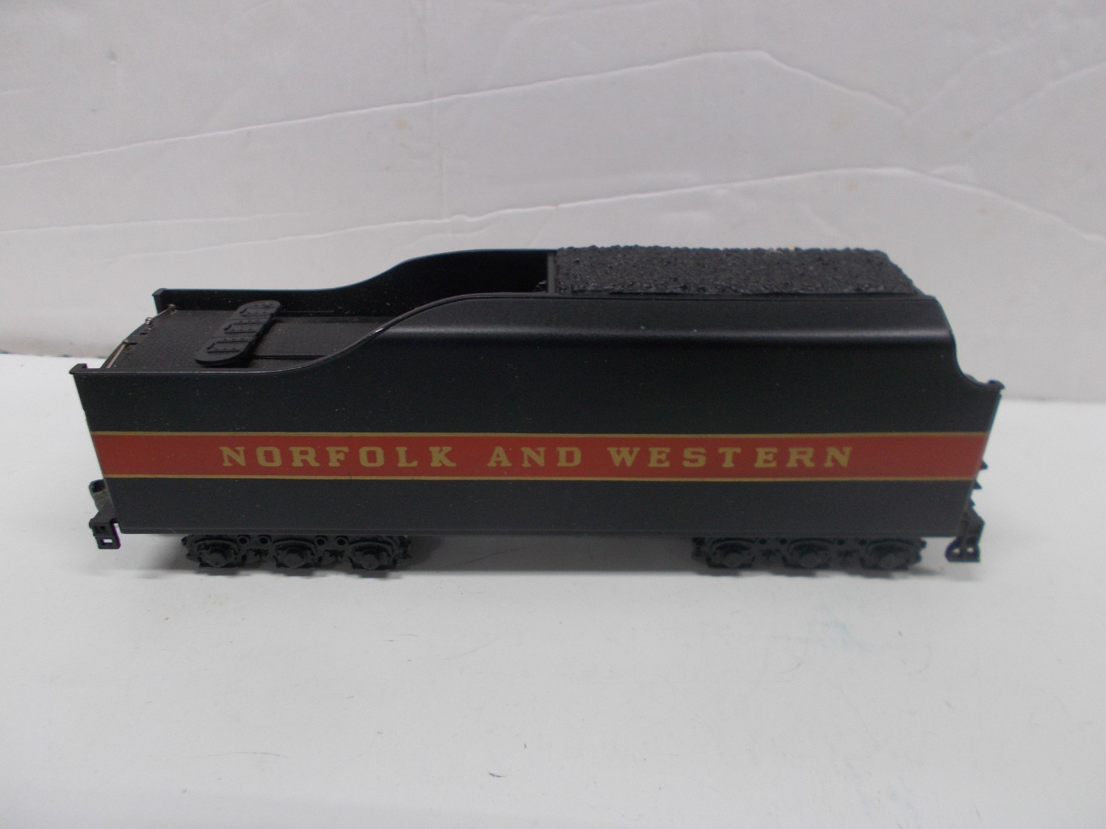 BACHMANN ~ NORFOLK & WESTERN CLASS J 4-8-4 LOCOMOTIVE & TENDER ~HO SCALE