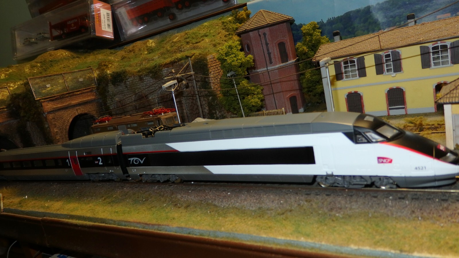 Mehano HO 1:87 TGV Tricourant Of The SNCF Pack Of 4 Items
