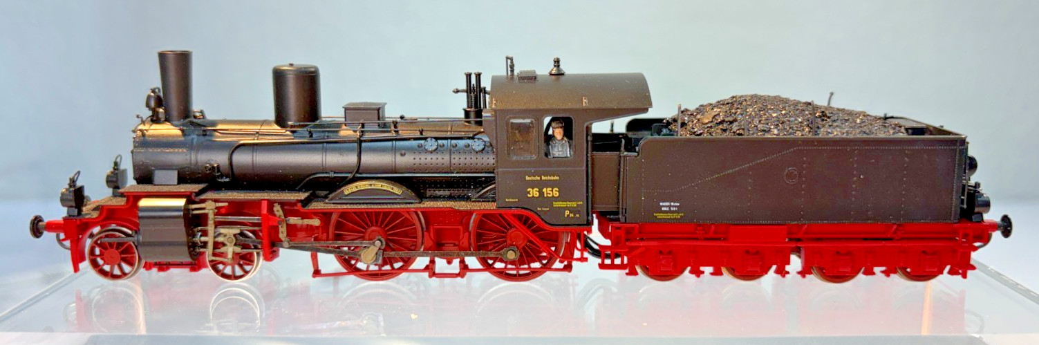 HO Scale Roco Deutsche Bundesbahn BR 036 4-6-2 Locomotive #18 316 DC Powered