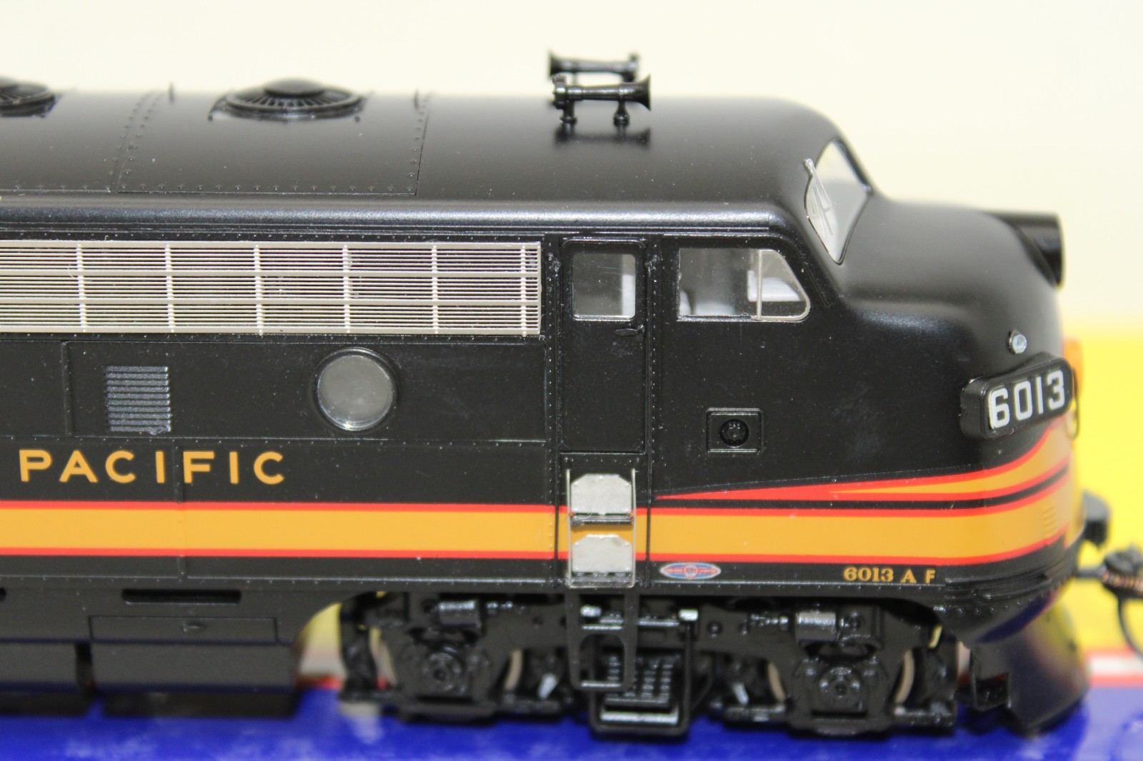 Athearn Genesis HO NP Northern Pacific Ph 1 EMD F7 AB Diesel Locomotive Set 6013