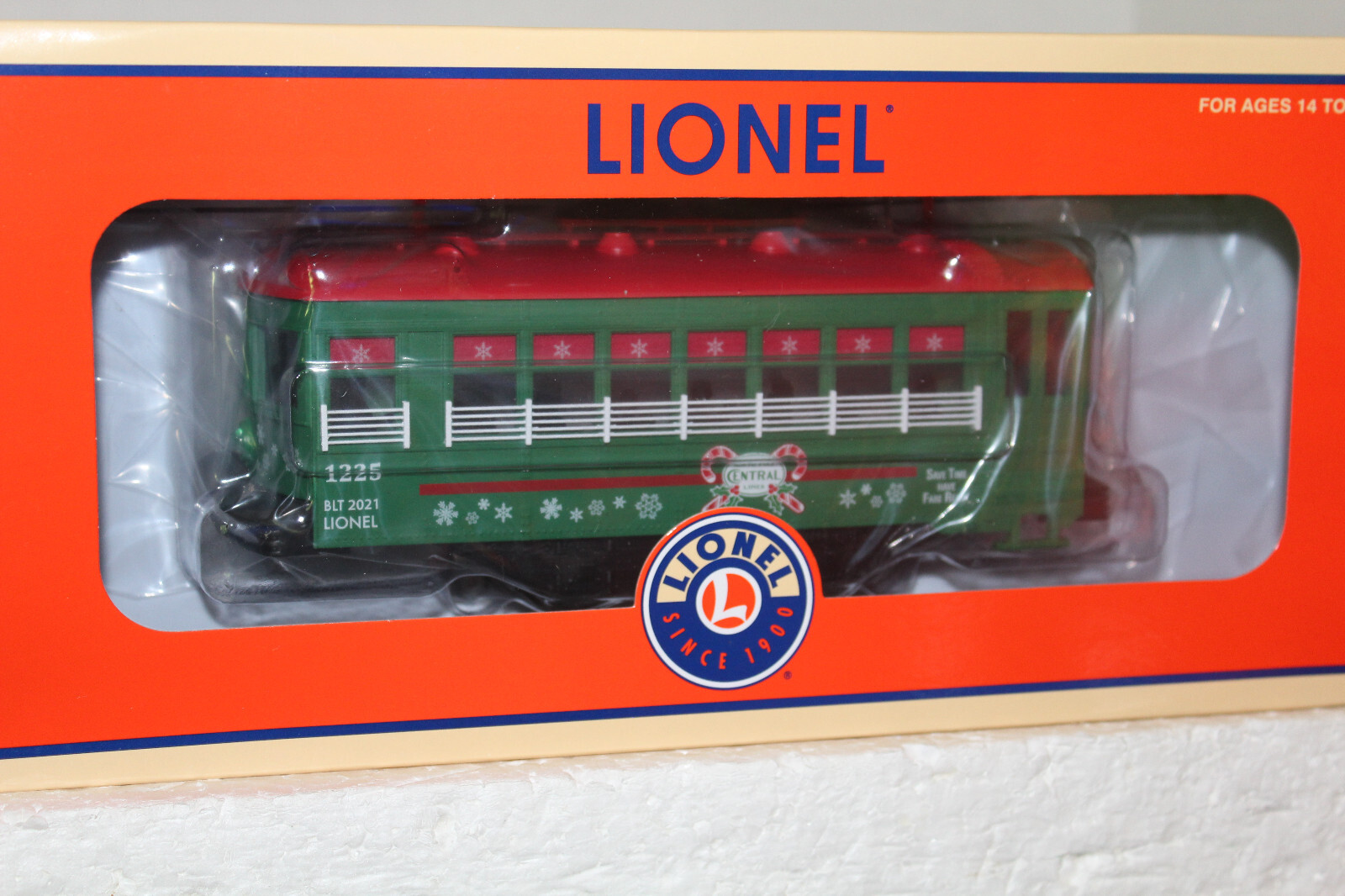 Lionel #2135140 NORTH POLE CENTRAL OPERATING TROLLEY